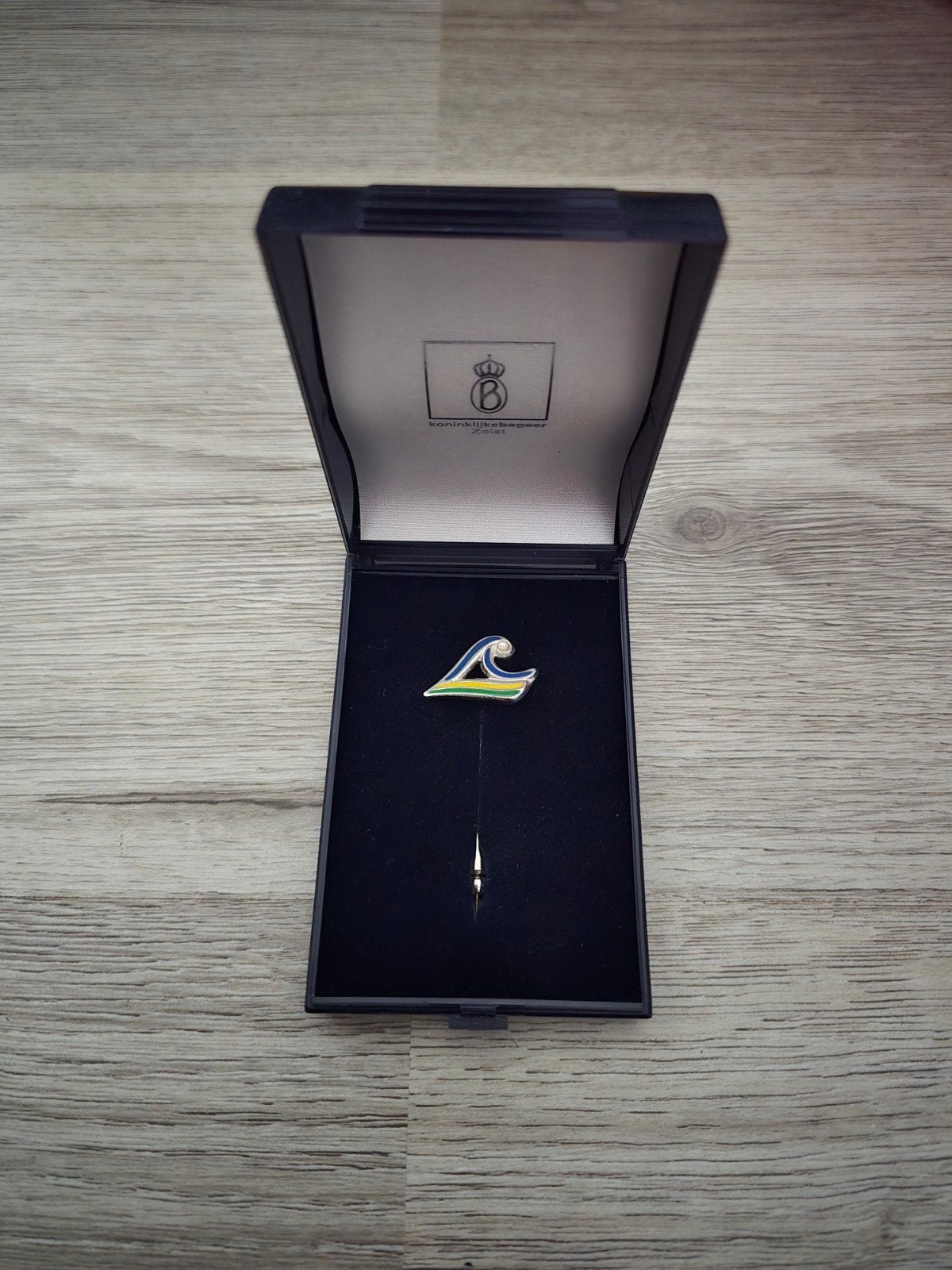 Haagse Stadsspeld - Koninklijke Begeer Zeist, Verzamelen, Speldjes, Pins en Buttons, Ophalen of Verzenden, Zo goed als nieuw, Speldje of Pin