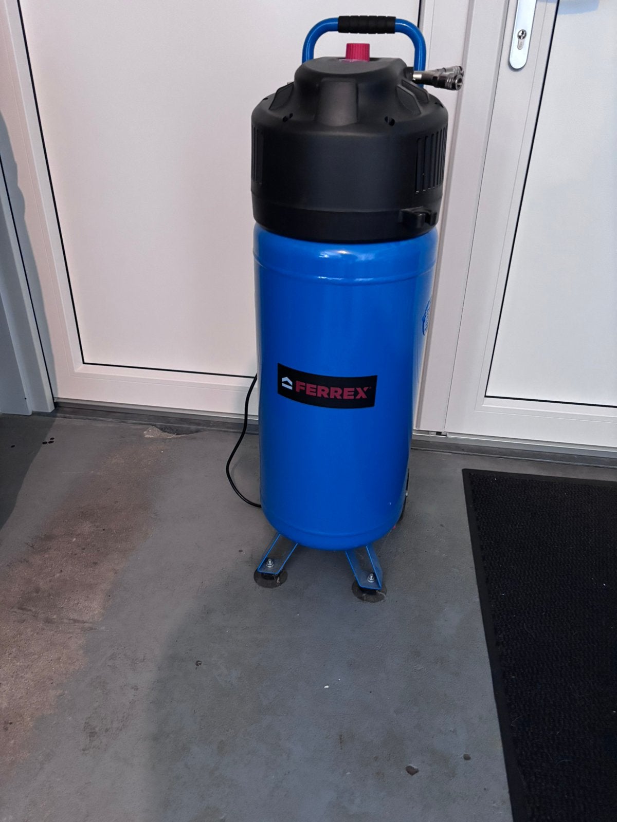 Ferrex verticale compressor, Doe-het-zelf en Verbouw, Compressors, Ophalen, 6 tot 10 bar, Zo goed als nieuw, 25 tot 100 liter