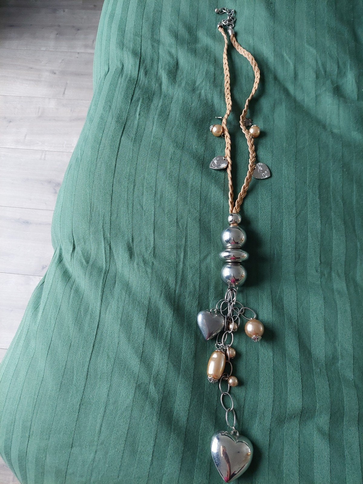 Diverse kettingen: 4 stuks, zilverkleurig, turquoise, rood, Ophalen, Overige materialen, Met hanger