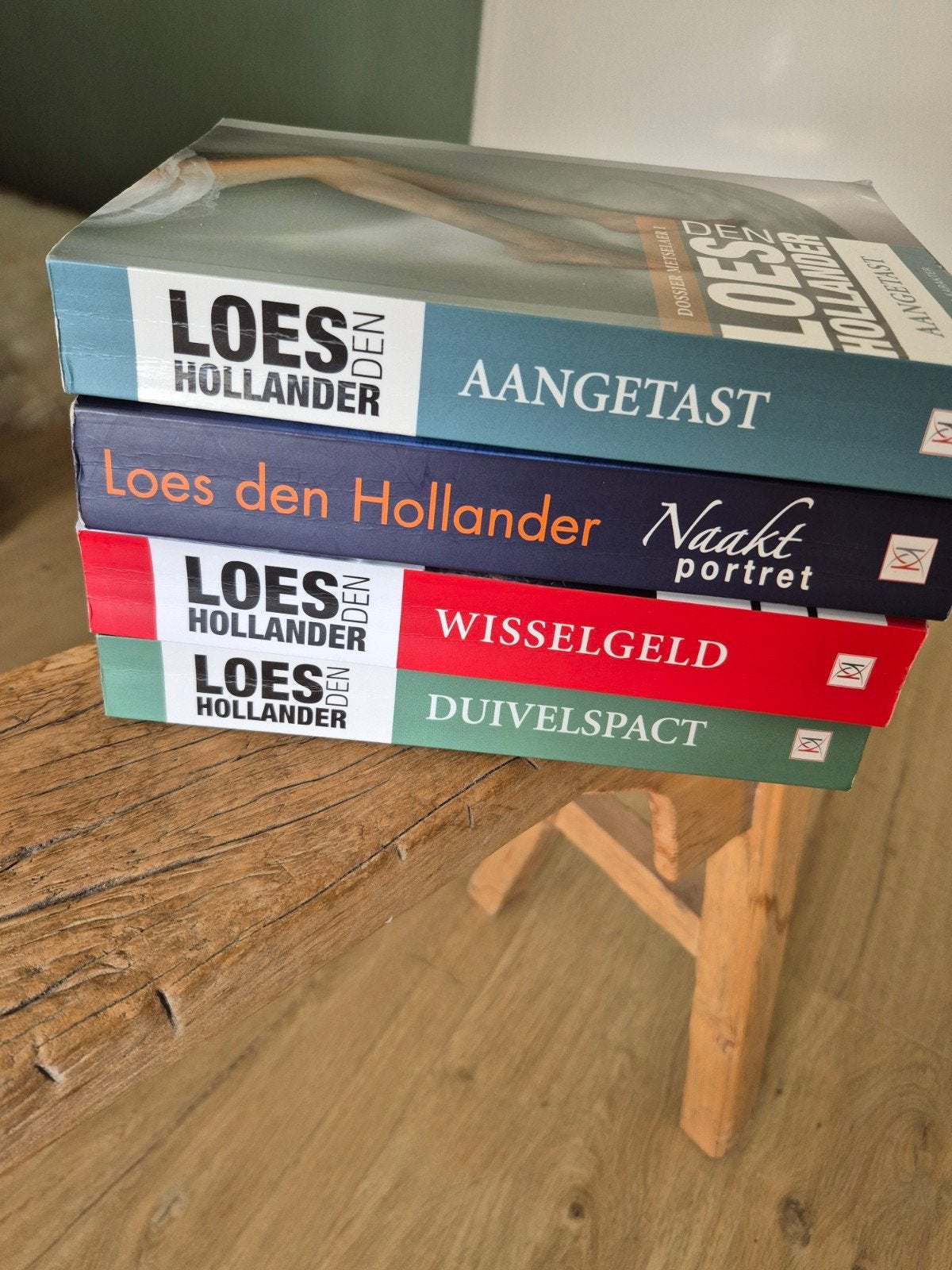 boekenpakket Loes den Hollander, Ophalen of Verzenden, Gelezen