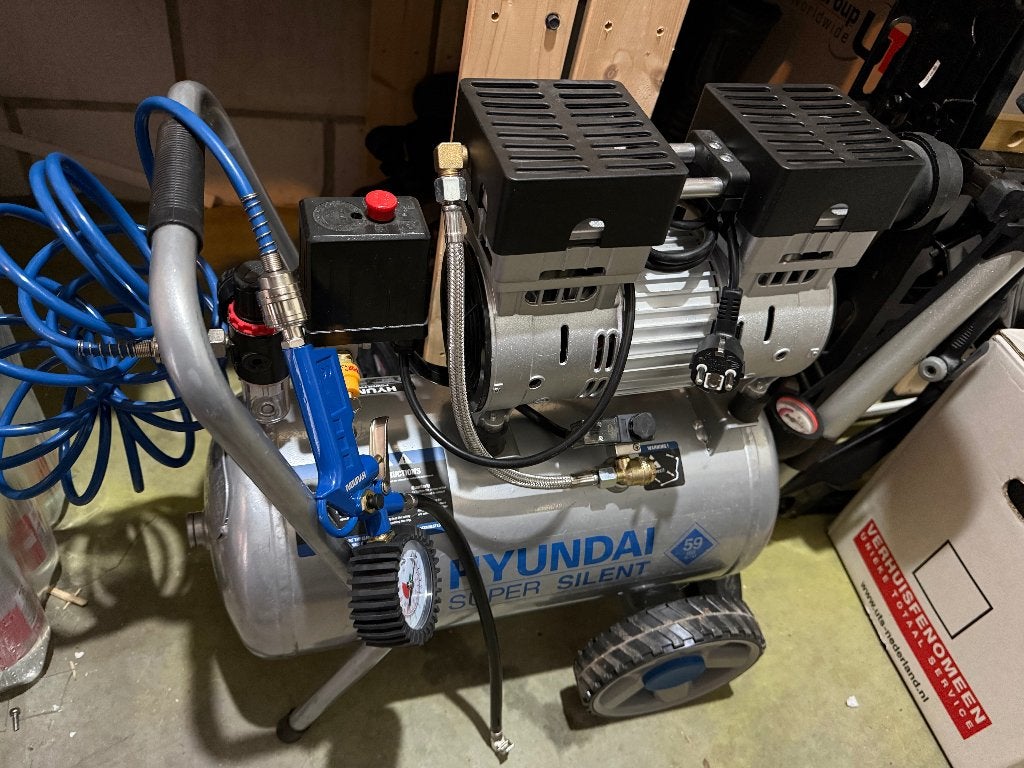 Hyundai compressor, Ophalen, 6 tot 10 bar, Zo goed als nieuw, Minder dan 200 liter/min