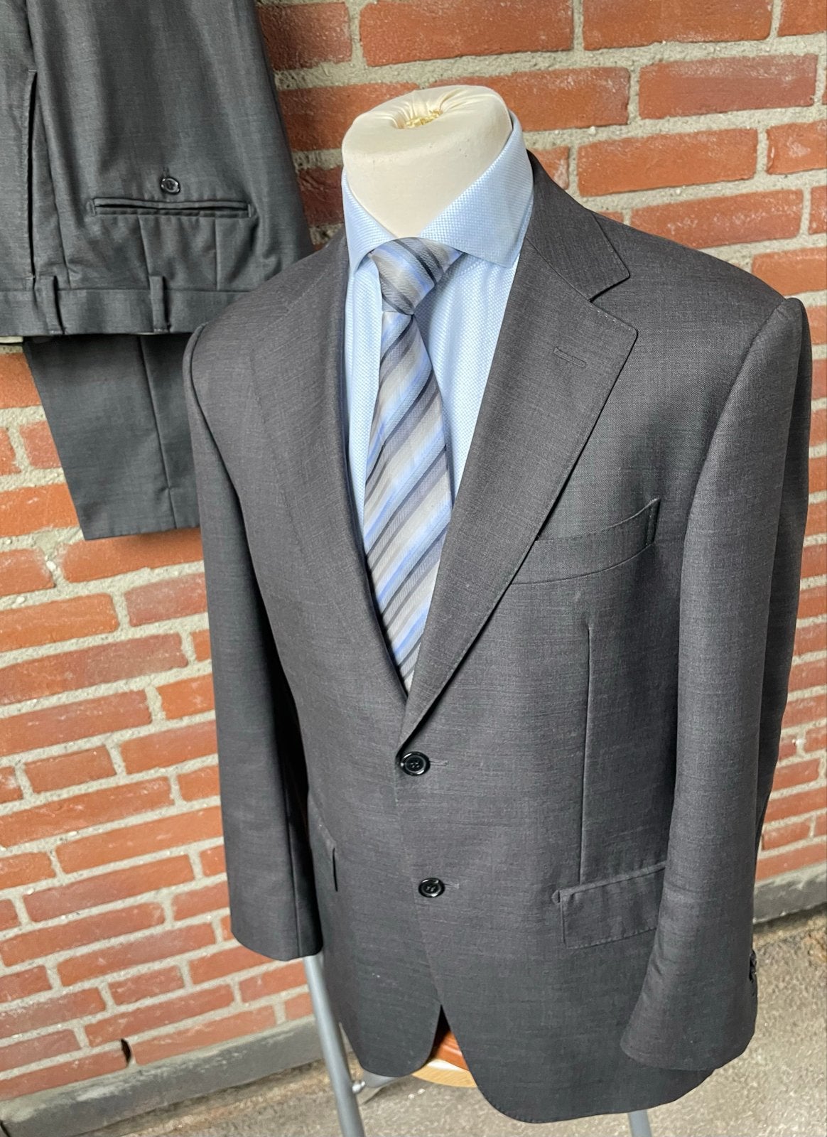 Stijlvol Grijs Suitsupply pak- Super 110 Pure Wol Mt 50, Ophalen of Verzenden, Gedragen, Maat 48/50 (M), Grijs