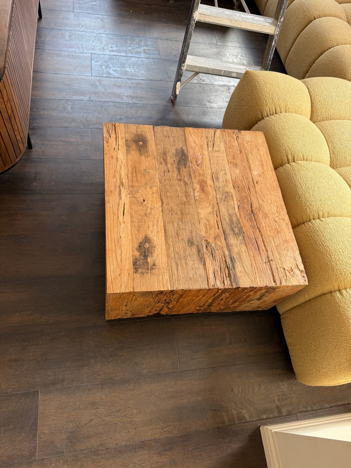 Robuuste houten salontafel - Uniek en sfeervol, Huis en Inrichting, Ophalen, Gebruikt, Vierkant, 50 tot 100 cm