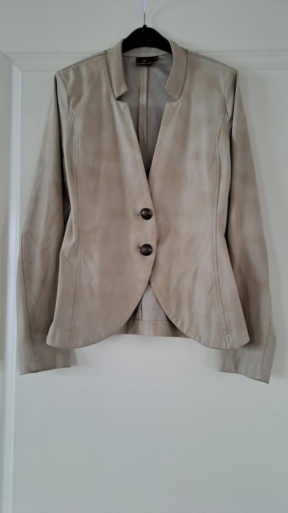 Elegante Helena Hart suède look blazer - Maat XS, Kleding | Dames, Jasjes, Kostuums en Pakken, Beige, Zo goed als nieuw, Jasje