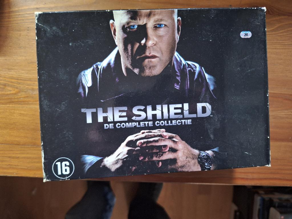 shield 1 t/m. 7 compleet box, Vanaf 12 jaar, Ophalen of Verzenden, Gebruikt, Actie en Avontuur
