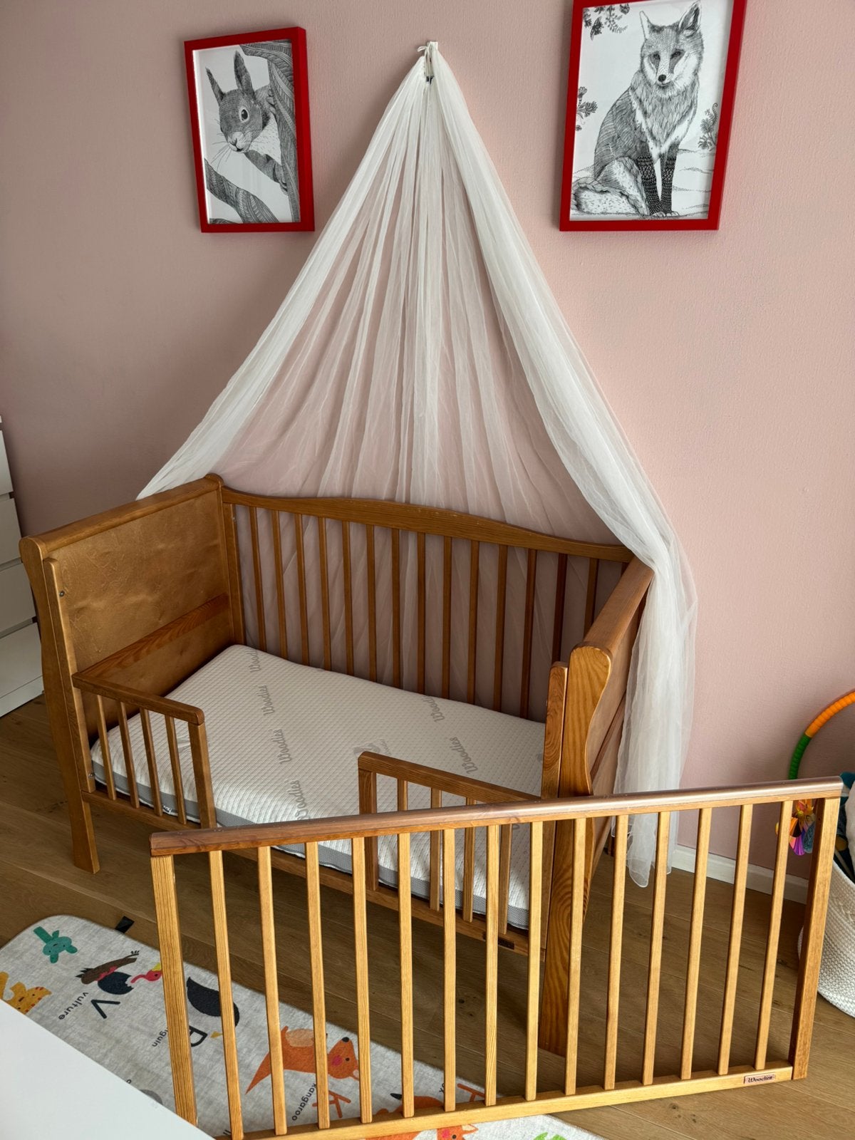 Woodies Noble 60x120 vintage baby cot with mattress, Ophalen, Zo goed als nieuw, Minder dan 140 cm, Minder dan 70 cm