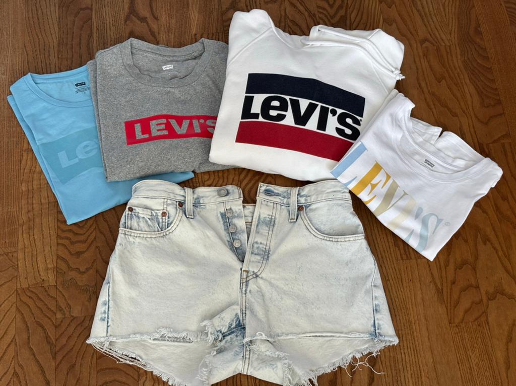Levi’s, 5 stuks! Twee T- Shirts, top, korte broek Eén hoody, Overige kleuren, Korte mouw, Gedragen, Ophalen