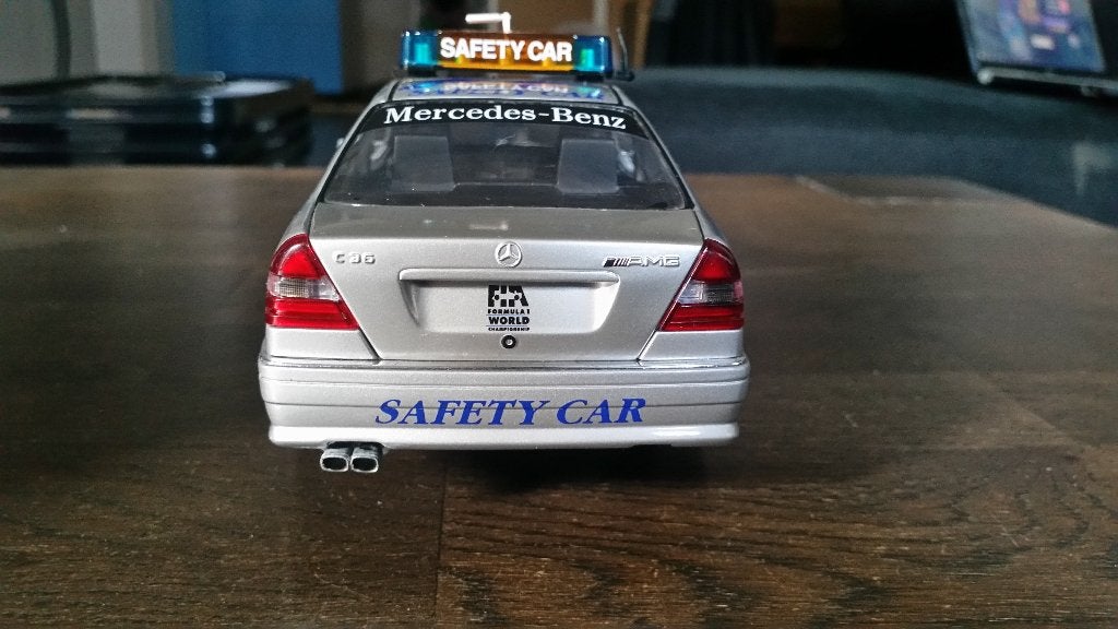 UT Models Mercedes-Benz AMG C-Class C36 F1 Safety Car (1:18), Ophalen of Verzenden, Gebruikt, Auto, UT Models