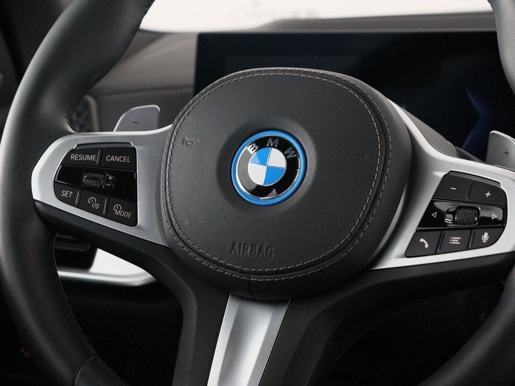 BMW X5 xDrive50e (bj 2025, automaat), Auto's, Gebruikt, 2395 kg, Met garantie (alle), Blauw