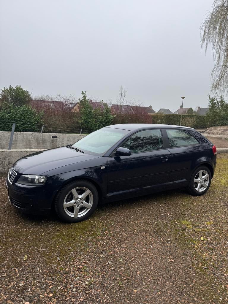 Audi A3 Ambiente 1.6 75KW 3D 2004 Blauw Automaat Leder Clima, Auto's, 4 cilinders, Blauw, 1200 kg, Particulier