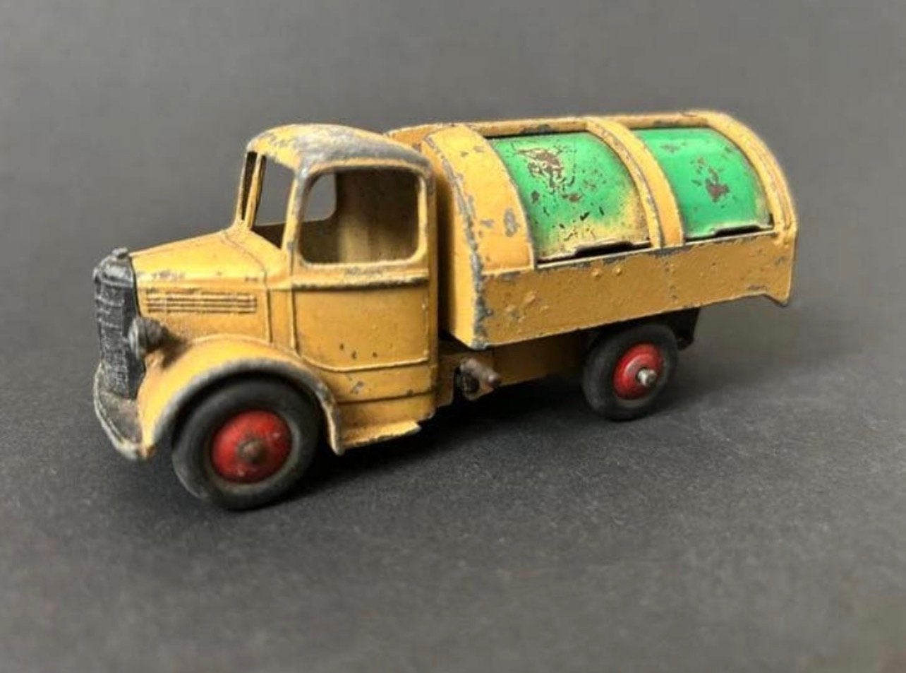 Dinky Toys - 25v Bedford Vuilniswagen, No. 252, Ophalen of Verzenden, Zo goed als nieuw, Auto, Dinky Toys