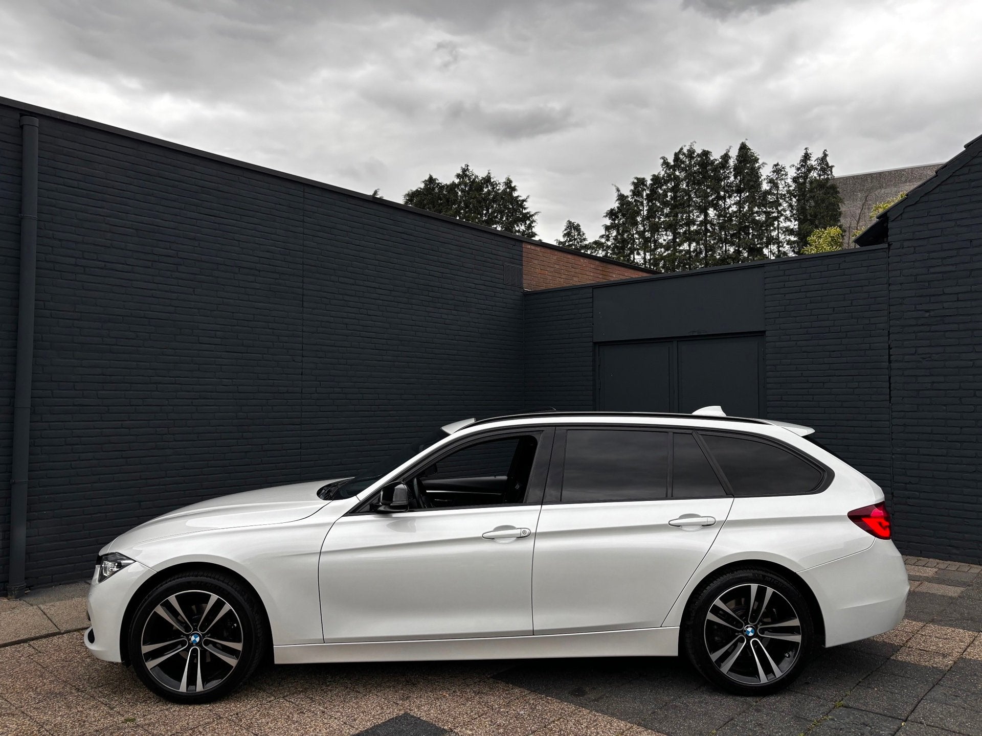 BMW 3-serie Touring 320i xDrive M Sport Edition | Pano | HUD, Automaat, 1998 cc, 15 km/l, 4 cilinders