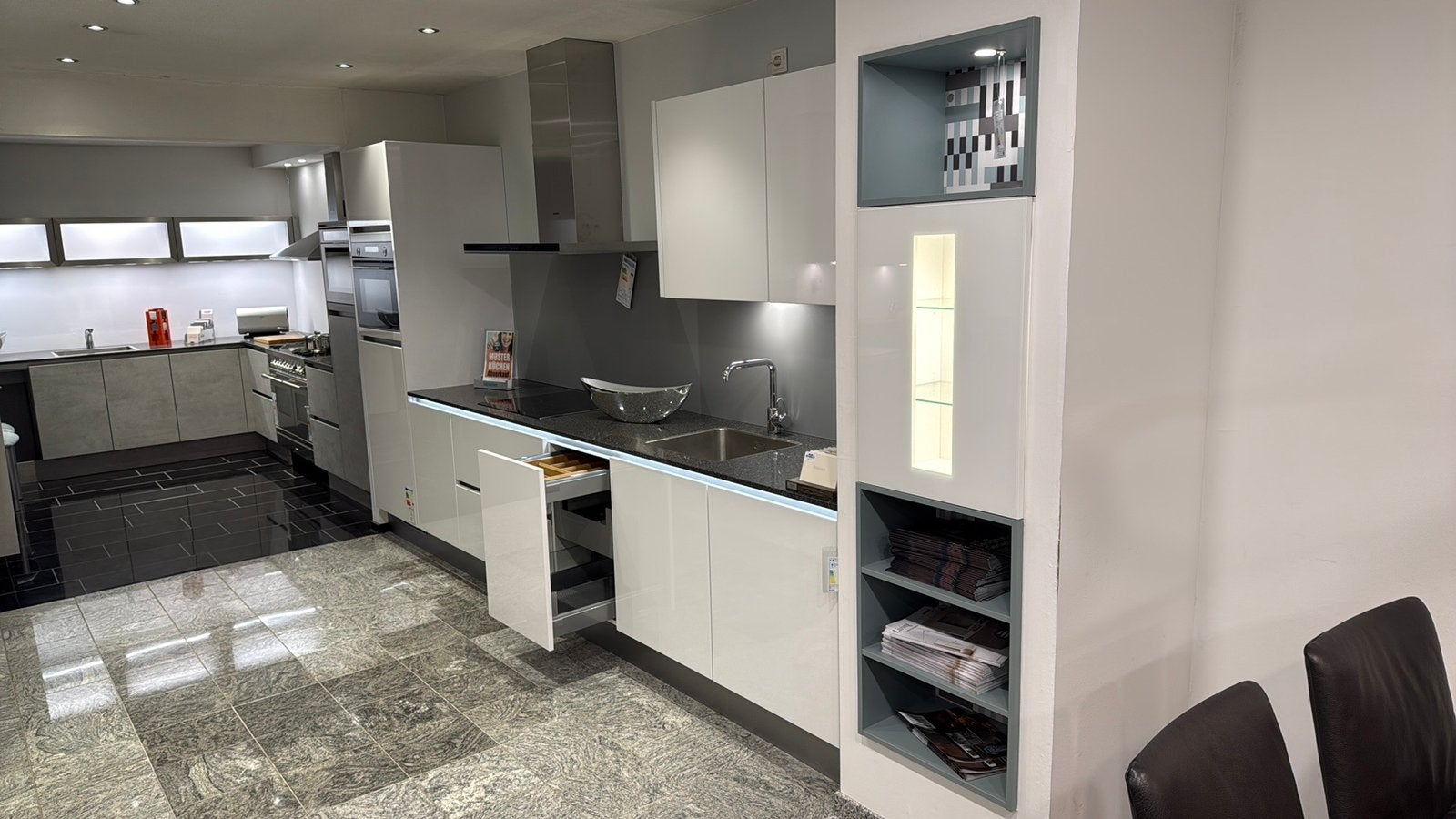 Showroom keuken Nobilia Lux, Wit, Nieuw, Enkelwandige keuken, Ophalen of Verzenden