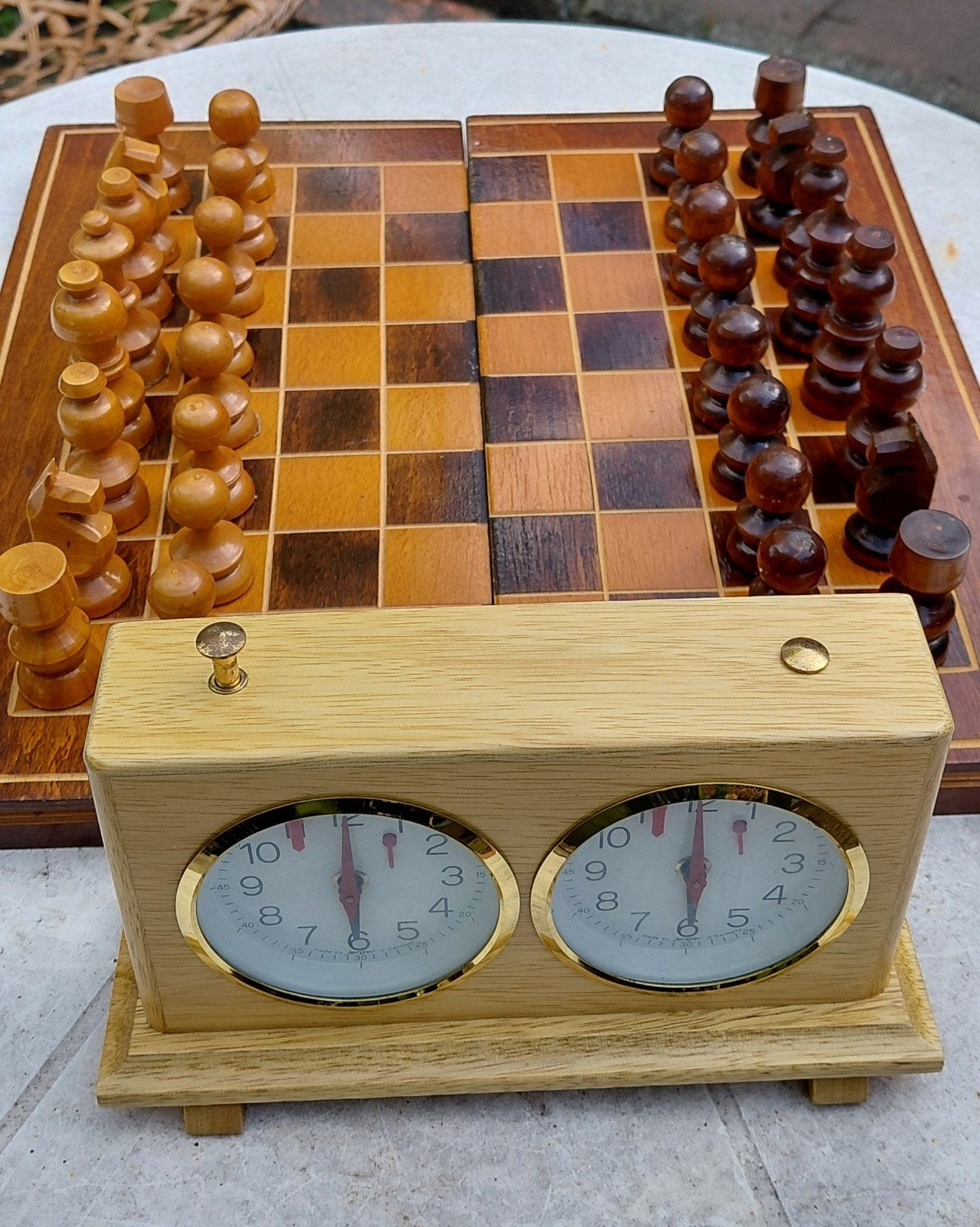 Schaakspel met schaakklok - Houten bord en stukken, Jerger, Gebruikt, Een of twee spelers, Ophalen of Verzenden