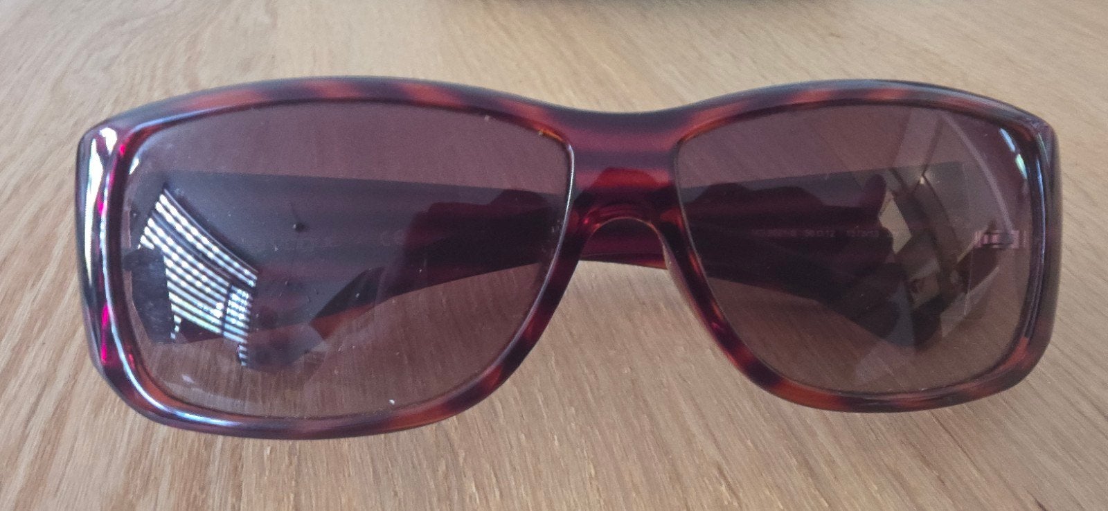 Vogue zonnebril met bruine glazen en hoesje, Ophalen of Verzenden
