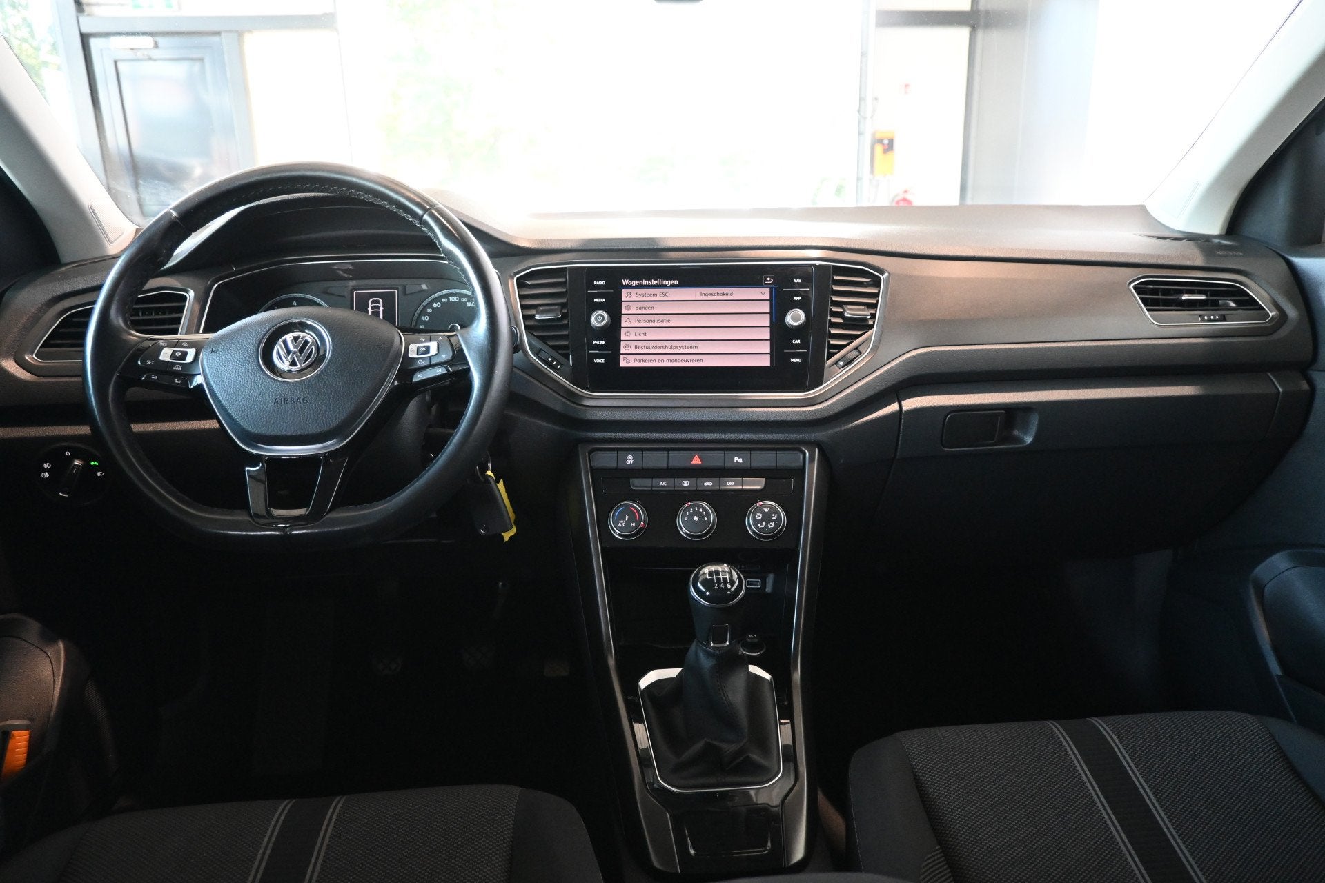 Volkswagen T-Roc 1.0 TSI Style Clima Adaptieve cruise Naviga, Voorwielaandrijving, Stof, Gebruikt, Met garantie (alle)