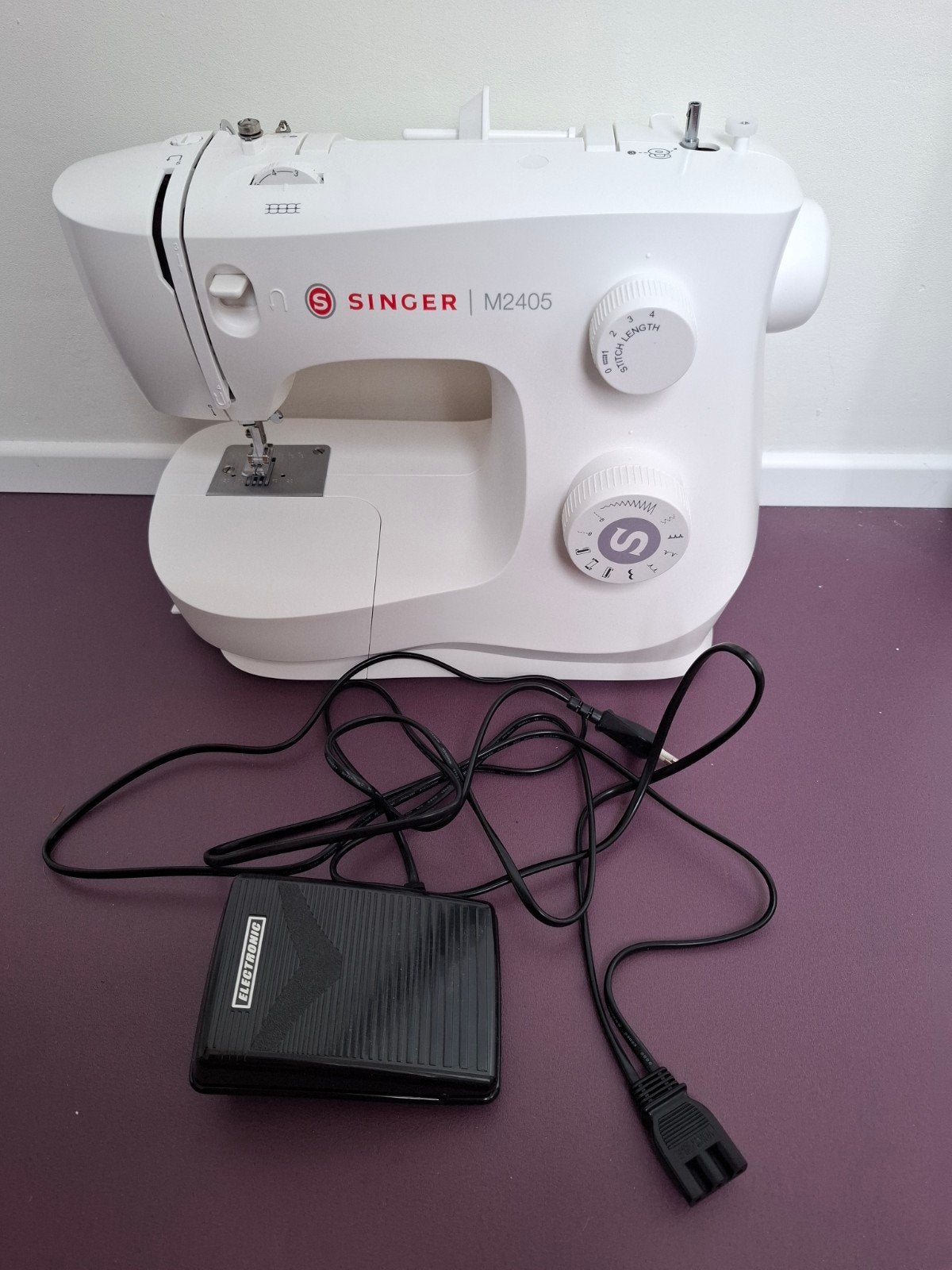 Singer M2405 Naaimachine, als nieuw met tas, 1x gebruikt, Ophalen, Nieuw, Naaimachine, Singer