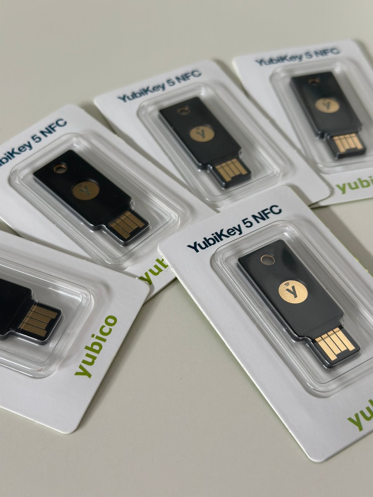 5x Yubico Yubikey 5 Security Key NFC USB-A (NIEUW), Computers en Software, Ophalen of Verzenden, Nieuw