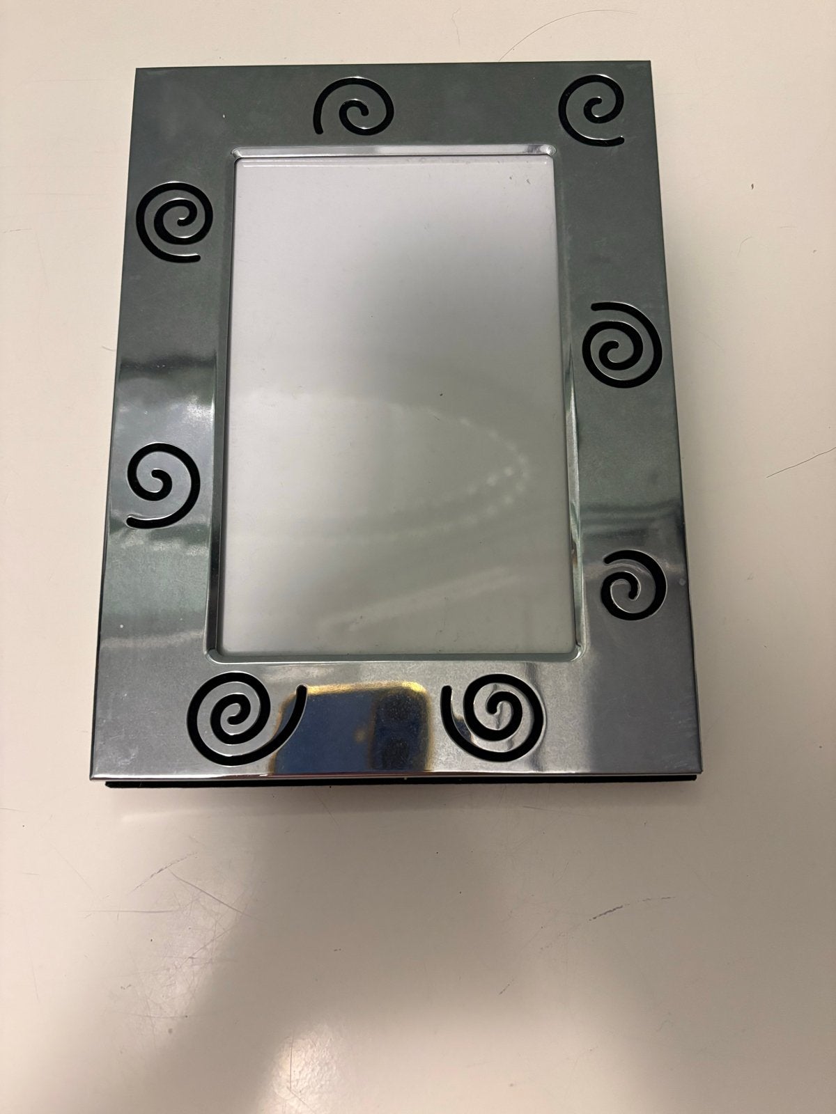 Fotolijst zilverkleurig met spiraalmotief, Huis en Inrichting, Gebruikt, Ophalen of Verzenden, Fotolijst, Met glas