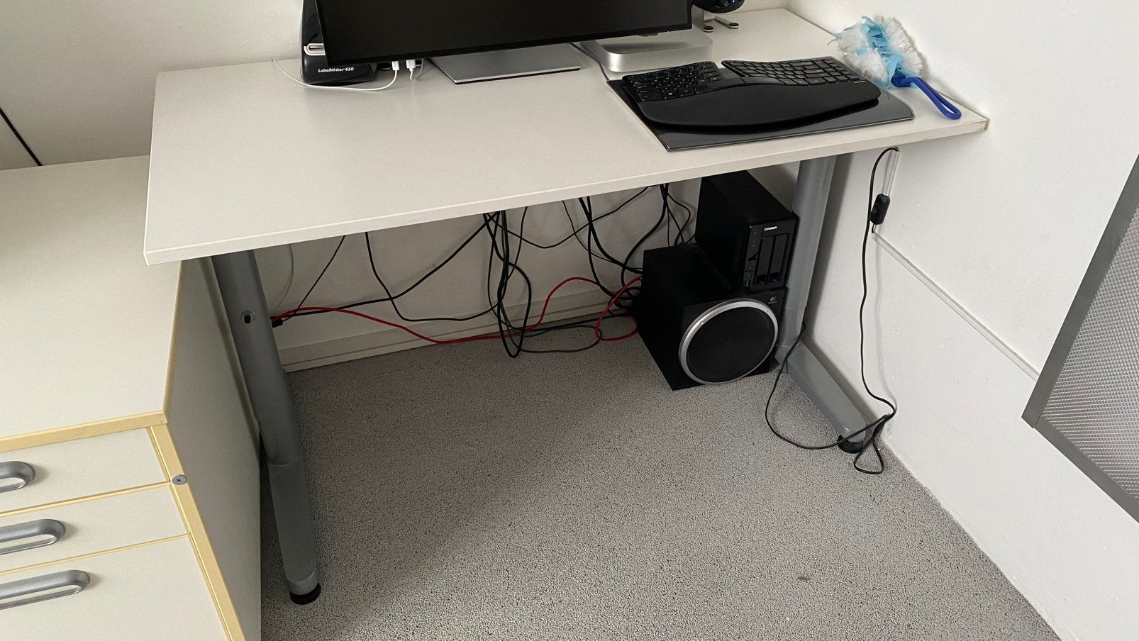 Gratis Wit ikea bureau 120x60cm, Ophalen, In hoogte verstelbaar, Zo goed als nieuw