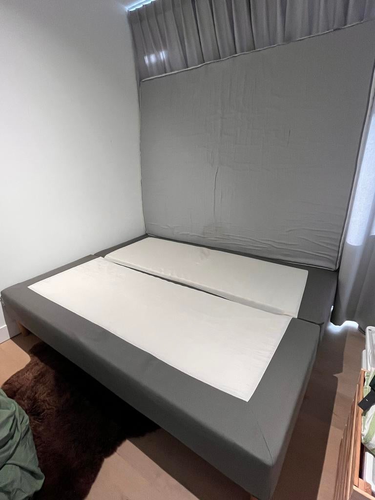 IKEA Boxspring 160x200 cm - Grijs textiel, eiken poten, Huis en Inrichting, Slaapkamer | Boxsprings, Ophalen, Tweepersoons, Zo goed als nieuw