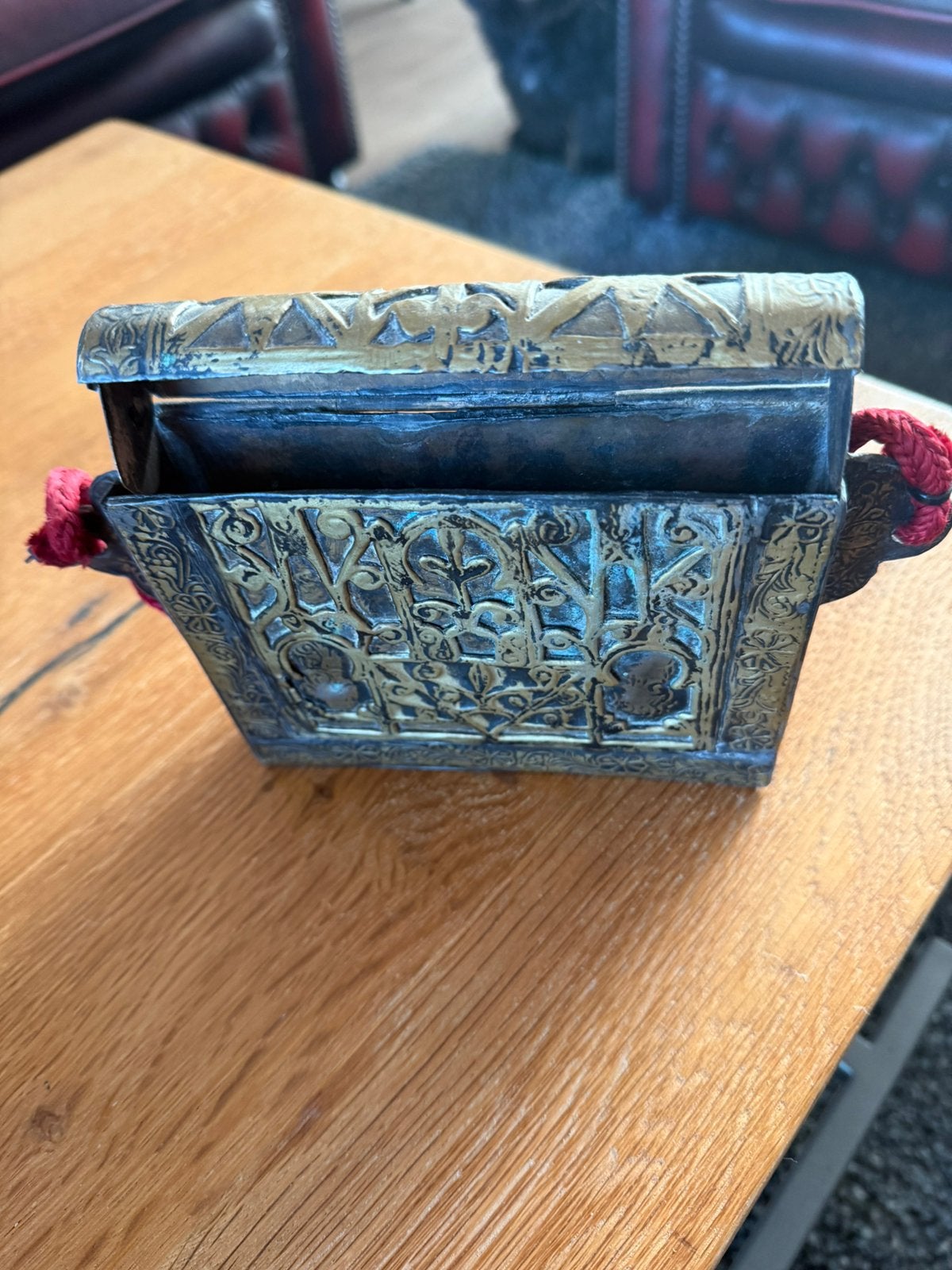 Heel oud koperen bijbel of koran houder, Ophalen