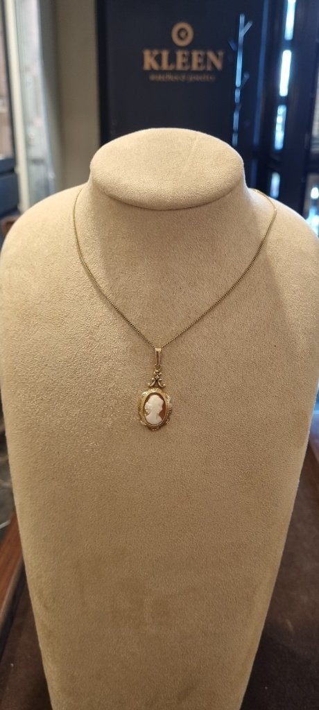 Geel Gouden Ketting met Camee Hanger 14 KRT, Ophalen of Verzenden, Zo goed als nieuw, Info@kleenedelmetalen.nl, Goud