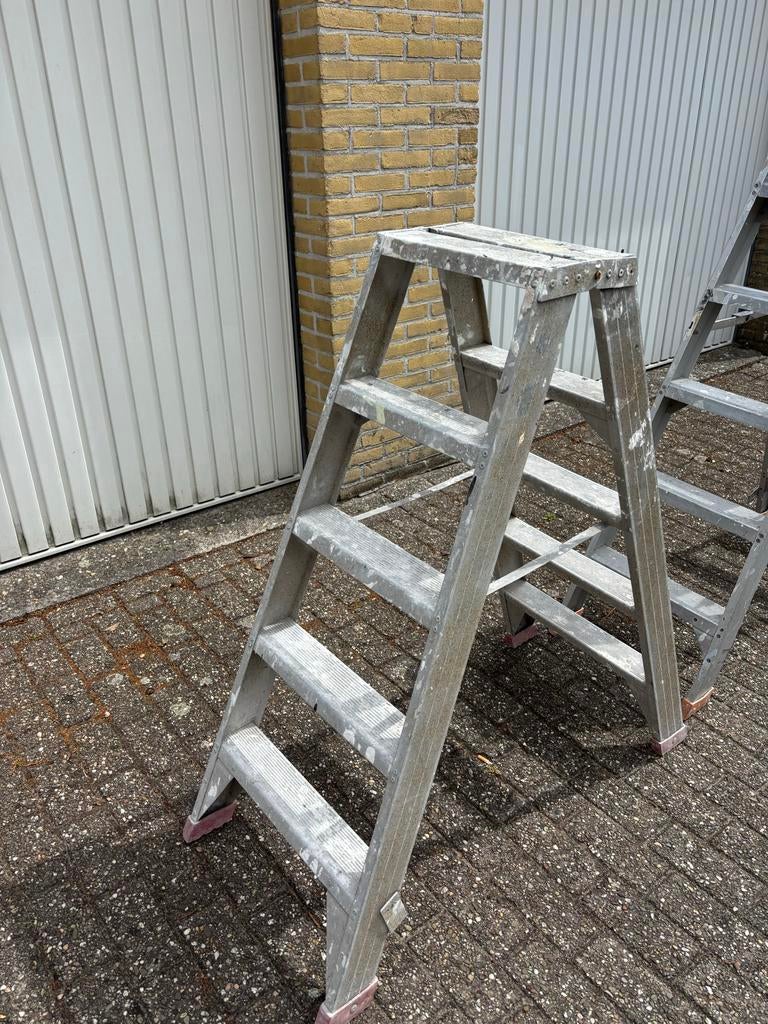 2x Stevige aluminium werktrap, Doe-het-zelf en Verbouw, Ladders en Trappen, Ophalen, Gebruikt, Trap, Minder dan 2 meter