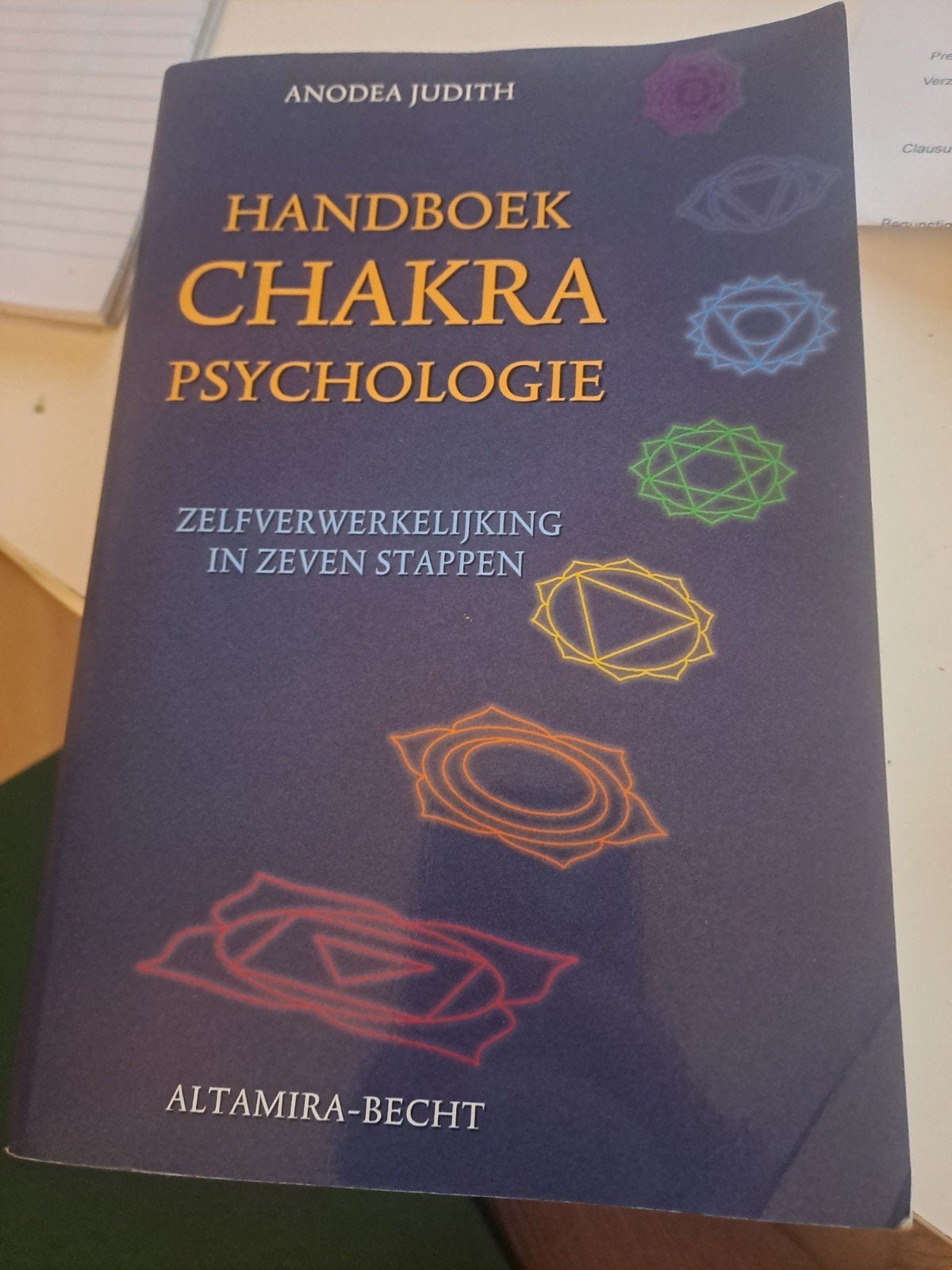 Handboek Chakraphychologie - Anodea Judith, Achtergrond en Informatie, Spiritualiteit algemeen, Ophalen of Verzenden, Zo goed als nieuw