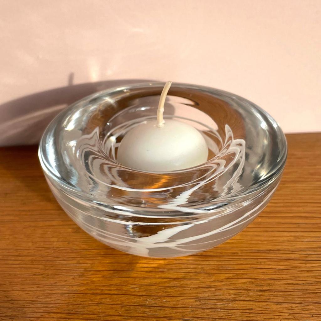 Zweedse Kosta Boda KANDELAAR Atoll wit Swirl Scandinavisch, Ophalen of Verzenden, Glas