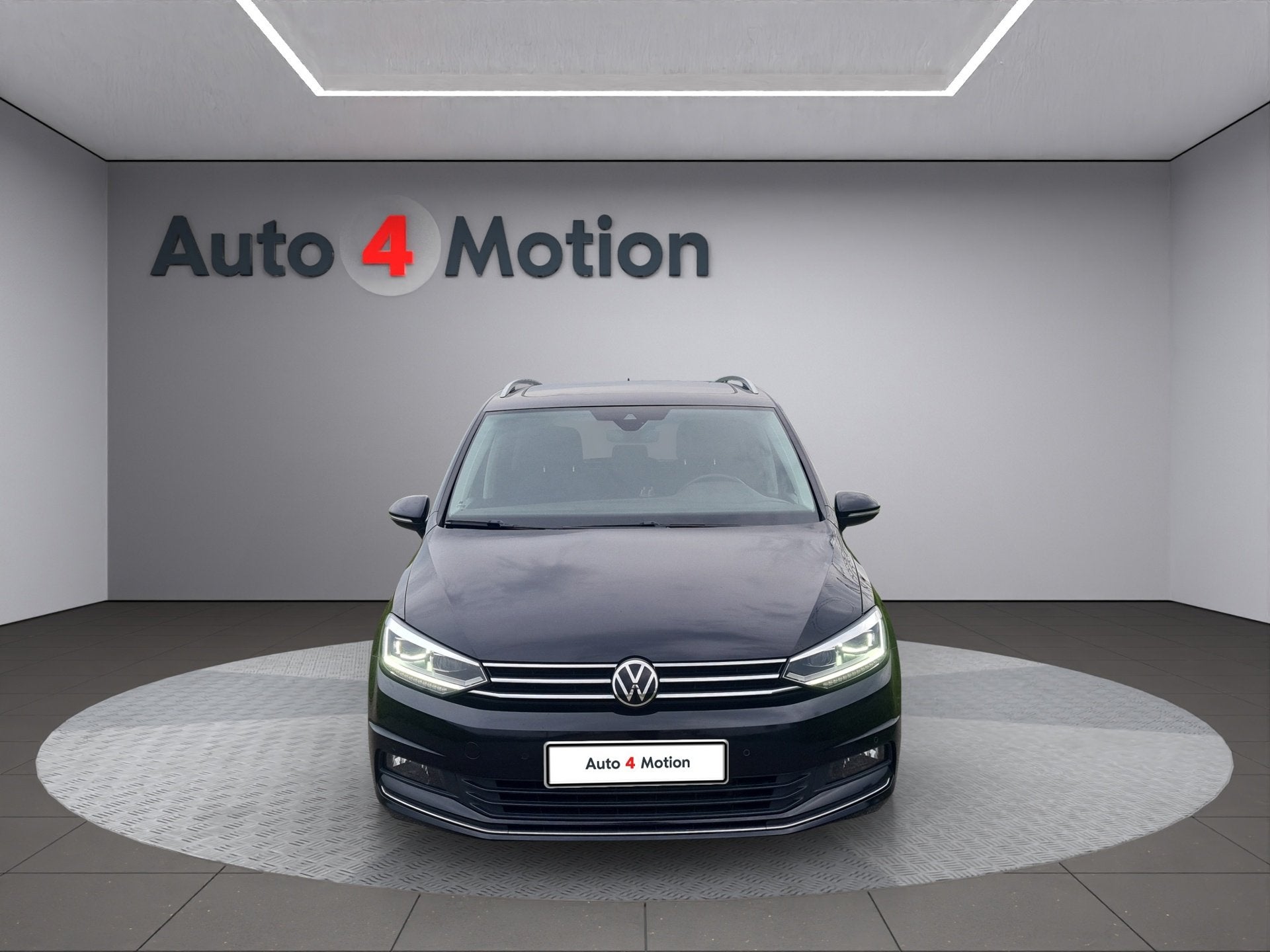 Volkswagen TOURAN 1.5TSI Highline 7p Met ECC I NAVIG I PANO, Euro 6, 4 cilinders, 150 pk, 7 stoelen