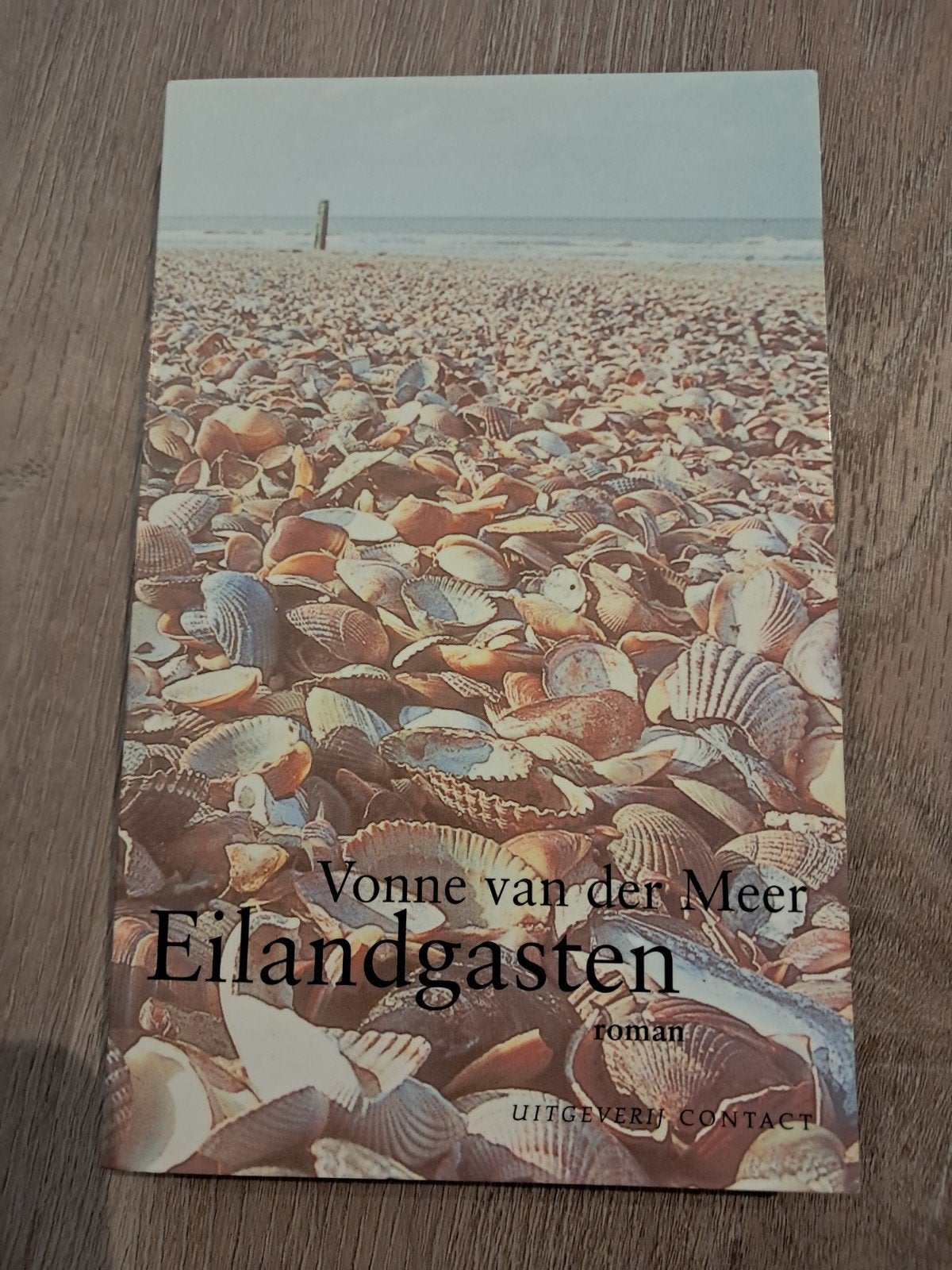 Eilandgasten - Vonne van der Meer (roman), Ophalen of Verzenden, Gelezen, Vonne van der Meer, Nederland