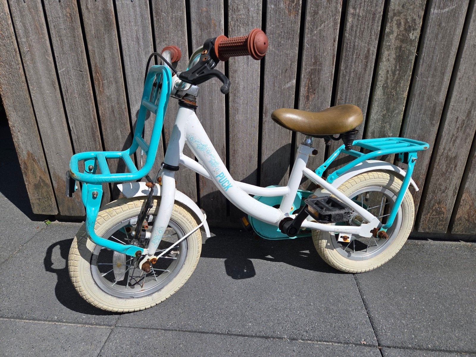 Puck kinderfiets 12 inch met bloemen stickers, Ophalen of Verzenden, Gebruikt, Minder dan 16 inch