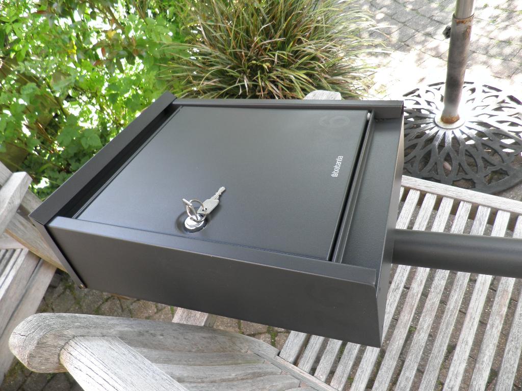 Originele Brabantia brievenbus incl paal zgan, Ophalen of Verzenden, Zo goed als nieuw, Staal, Staande brievenbus
