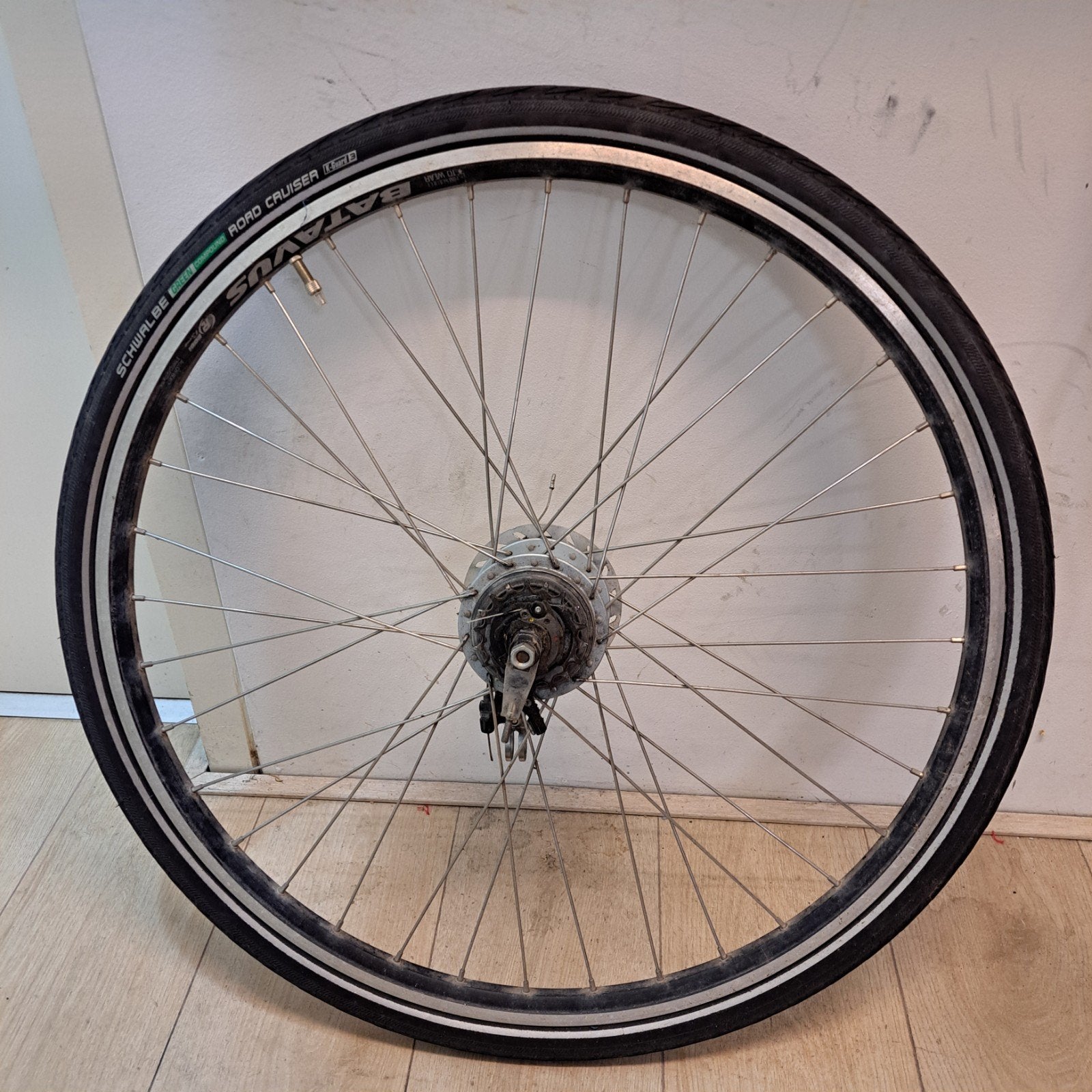Achterwiel 8 versnellingsnaaf. 28 inch, Ophalen, Band, Zo goed als nieuw, Aluminium