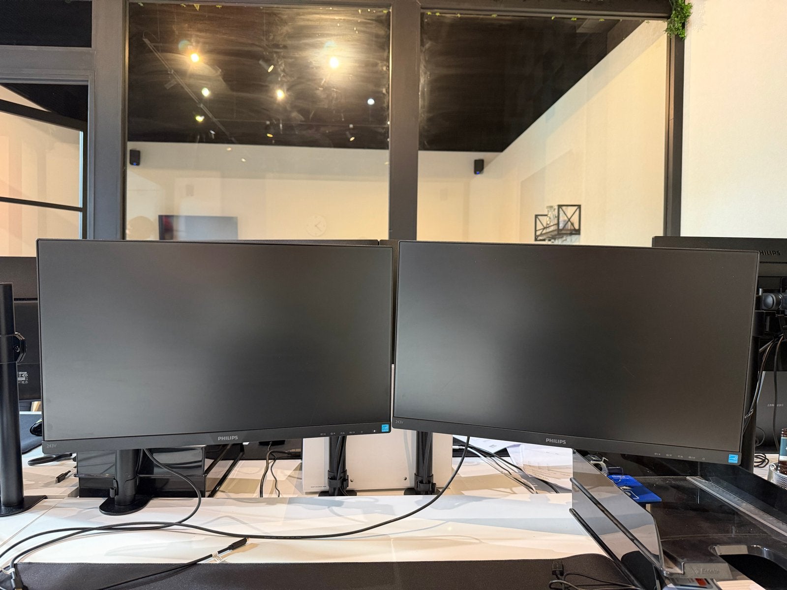 2x Philips 243V schermen 24 inch (2021) met standaard & mat, Computers en Software, Monitoren, Ophalen, Gebruikt, IPS, Full HD