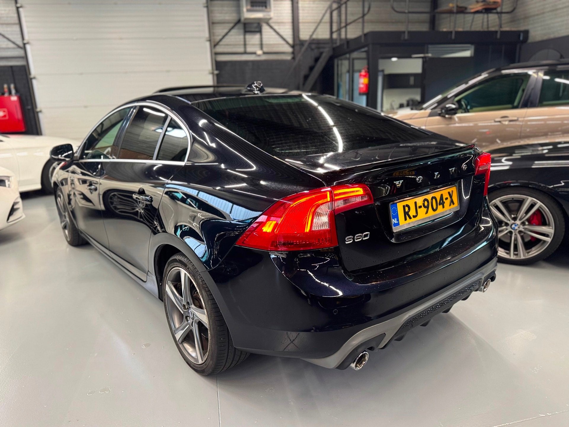 Volvo S60 2.0 D4 R-Design Pano/Led/Blis, Auto's, Automaat, Gebruikt, Euro 6, 4 cilinders