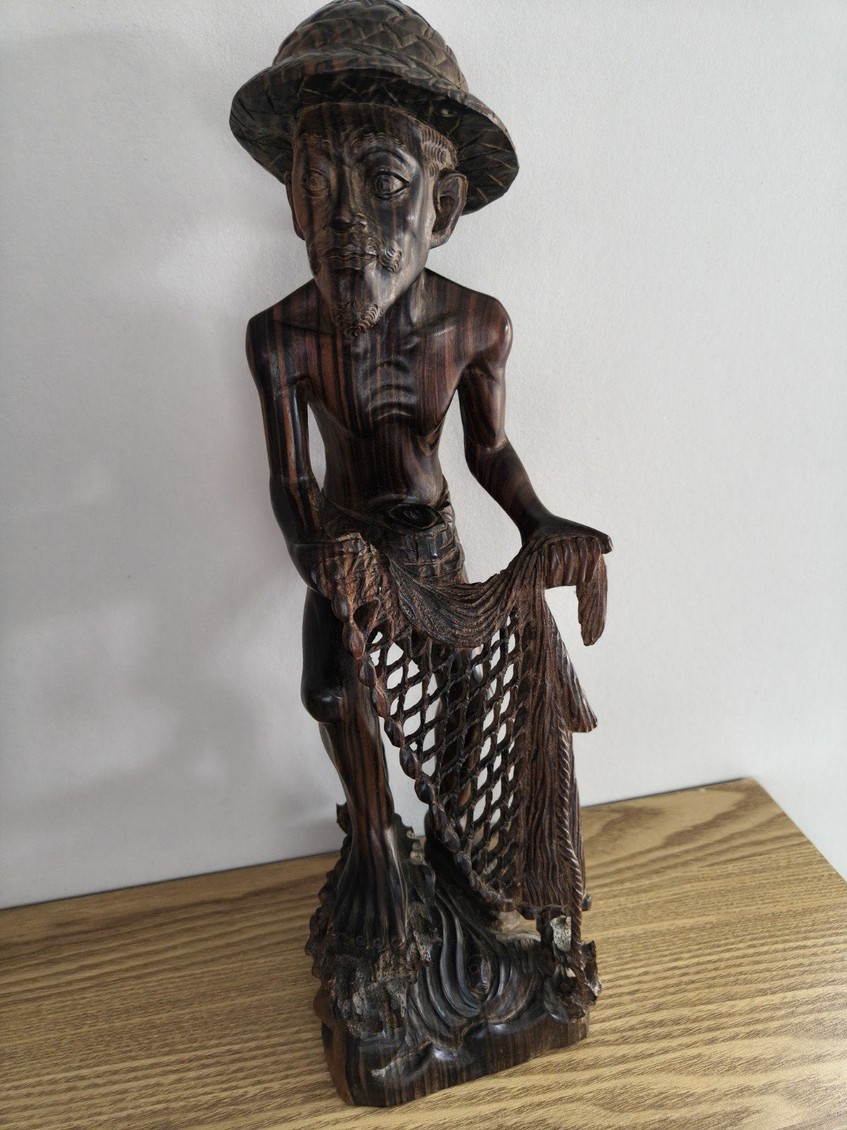 Vintage Balinees Houtsnijwerk Visser – Massief Coromandel, Antiek en Kunst, Houtsnijwerk, Ophalen of Verzenden, Handgemaakt, 20 - 50 cm