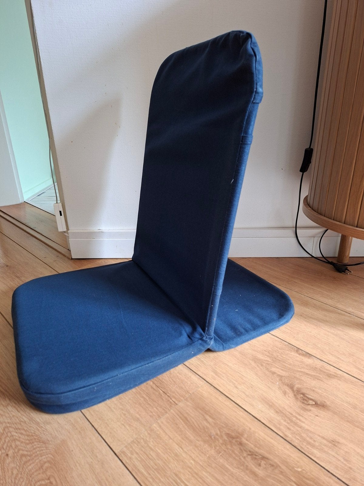 Bodhi Mandir Vloerstoel - Comfortabel en Compact, Ophalen, Gebruikt, Blauw, Meditatie, Modern, Compact