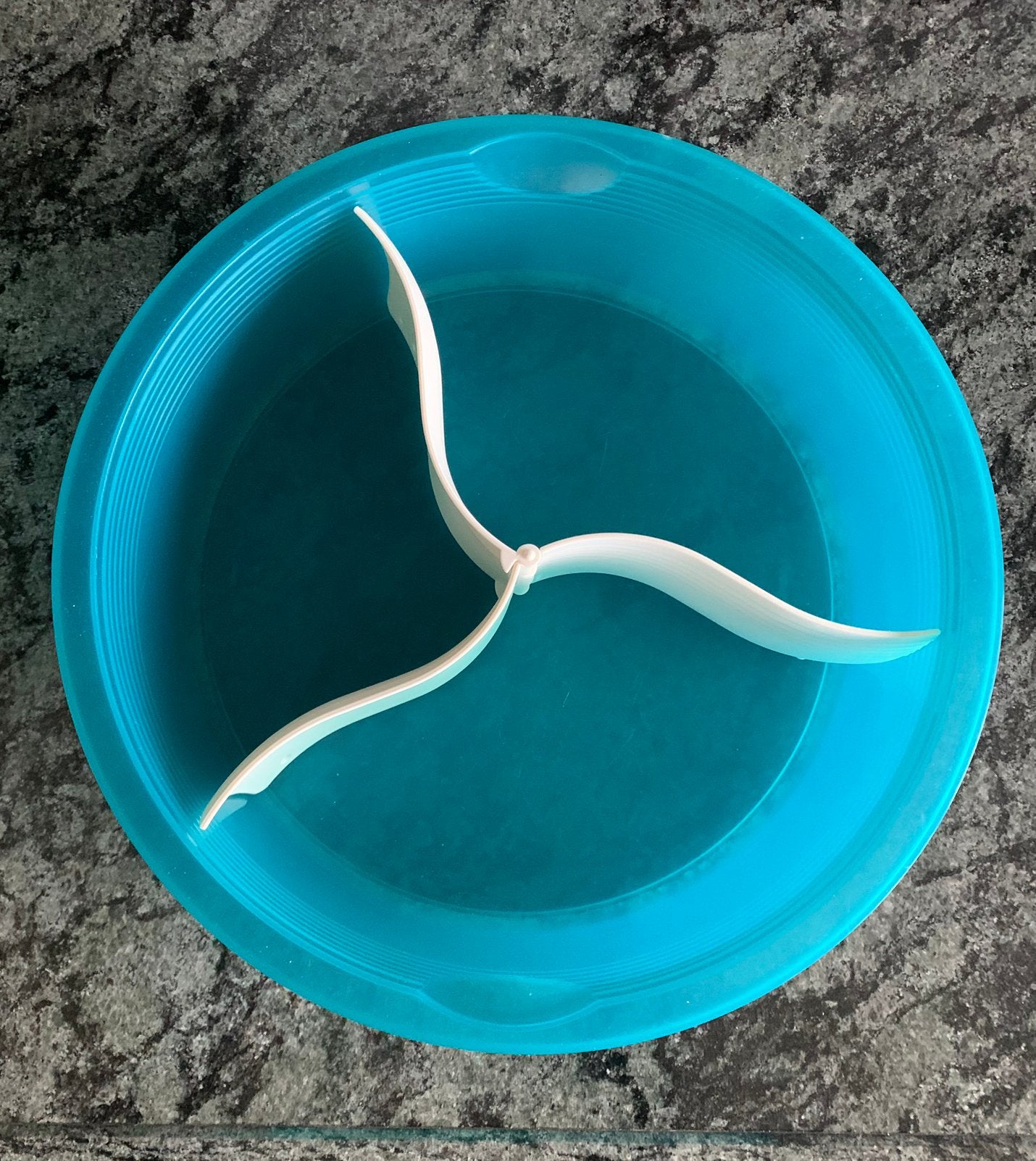 Grote schaal met losse verdeler - Tupperware, Met compartimenten, Ophalen of Verzenden, Zo goed als nieuw, Bak of Kom
