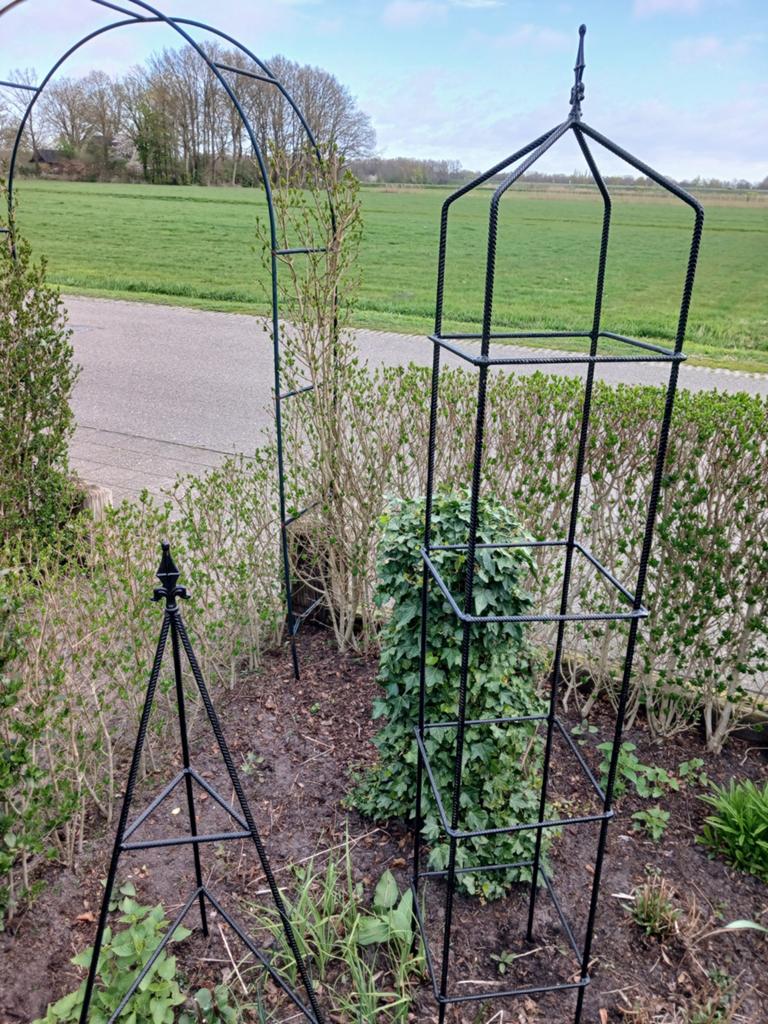 Decoratieve ijzeren plantenrekken/steunen voor klimplanten, Ophalen, Nieuw