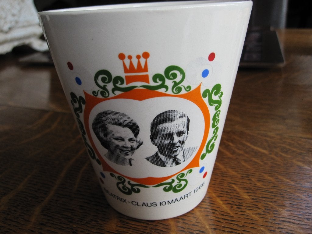 Huwelijksbeker Beatrix/Claus 1966 (boch), Verzamelen, Ophalen of Verzenden, Zo goed als nieuw, Nederland, Overige typen