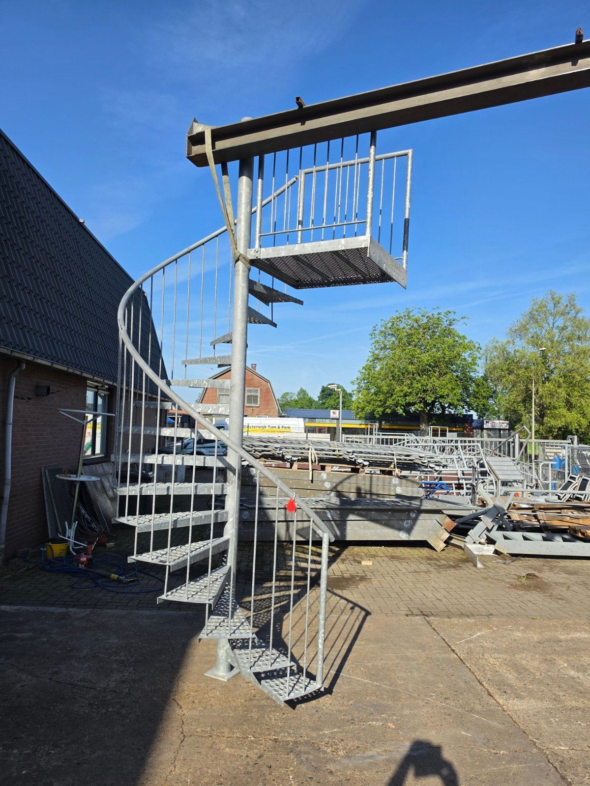 Stalen wenteltrap gegalv hoog 3.2mtr nor086