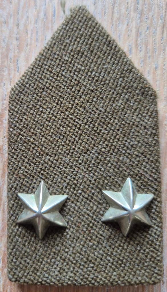 Militair Schouderstuk met Twee Sterren - Landmacht, Ophalen of Verzenden, Landmacht, Overige gebieden, Embleem of Badge