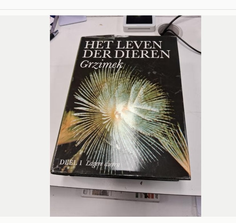 Het Leven der Dieren Grzimek - Deel 1 Lagere Dieren, Boeken, Ophalen of Verzenden, Gelezen, Natuur algemeen