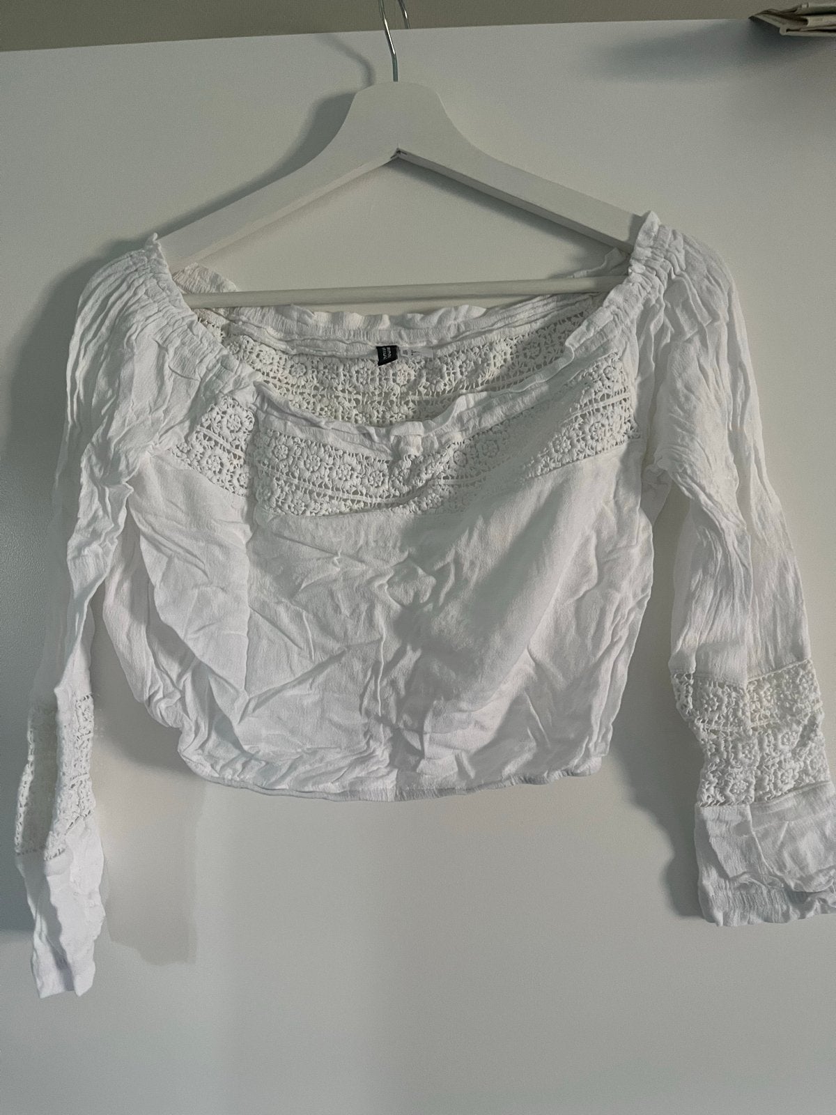 Witte off-shoulder top met lange mouwen en kant, Wit, Ophalen of Verzenden, Zo goed als nieuw, Lange mouw