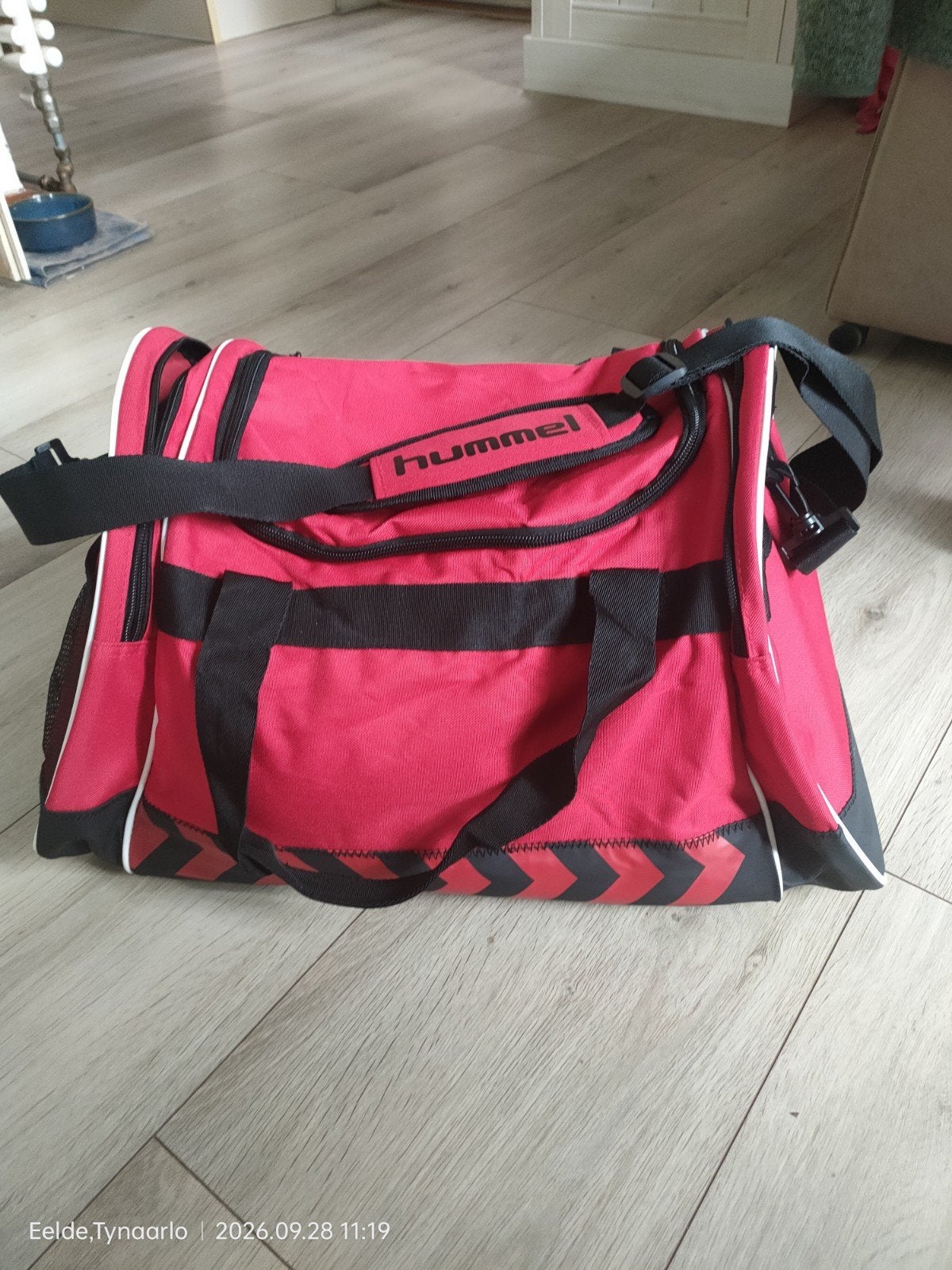 Hummel Sporttas Rood - Ideaal voor Schouderdragen, Ophalen of Verzenden, Gebruikt, Unisex volwassen