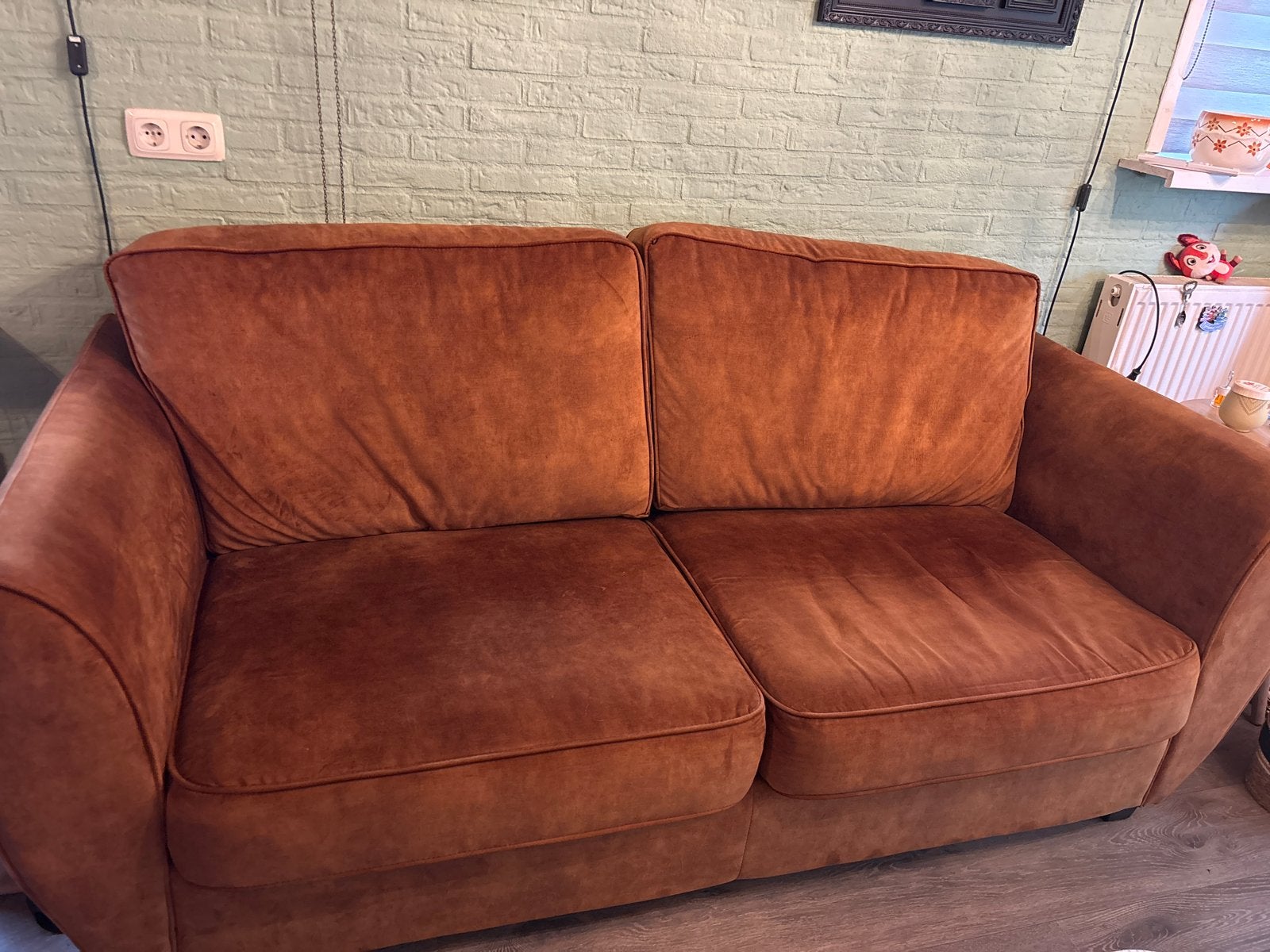 Comfortabele conjac tweezitsbank, Huis en Inrichting, Ophalen, Gebruikt, Tweepersoons, 75 tot 100 cm
