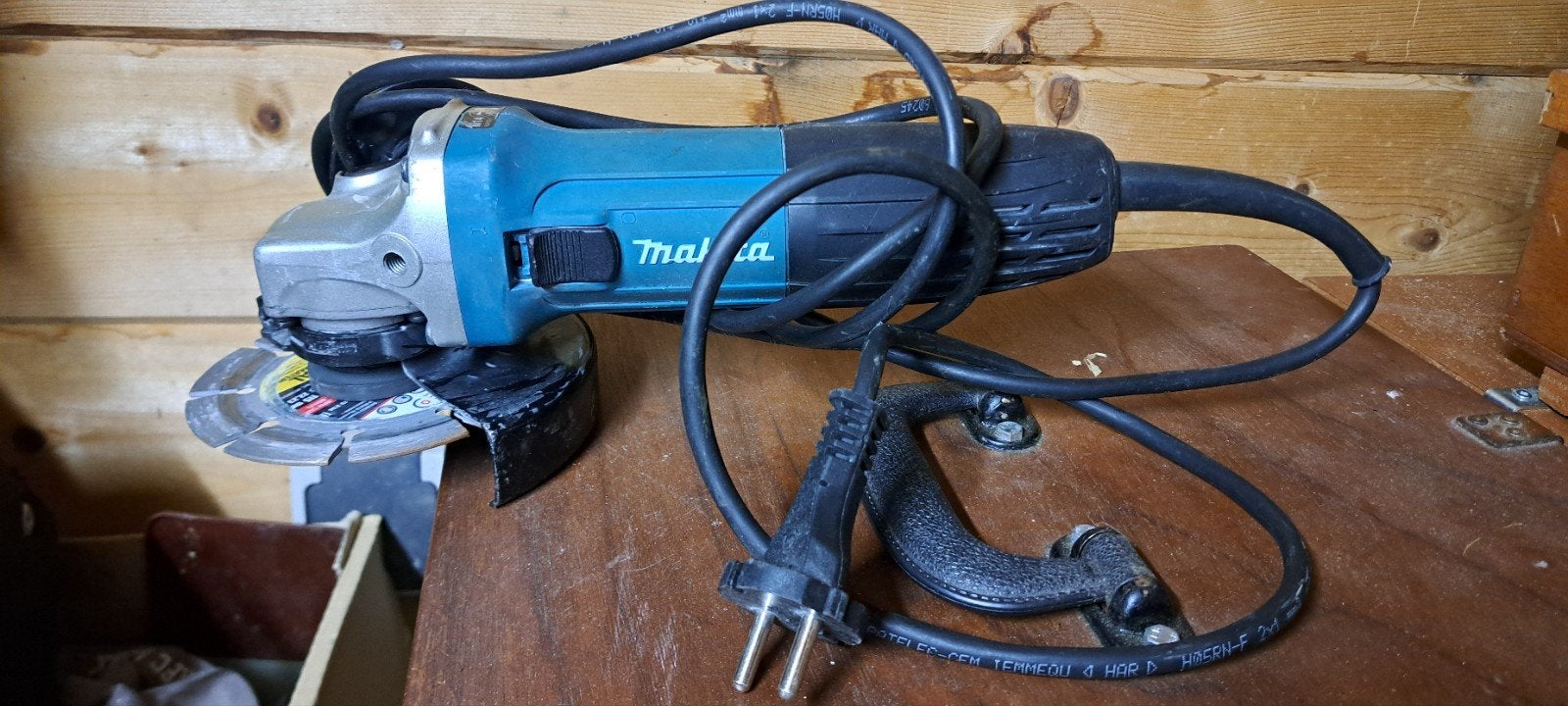 Makita slijptol , haakse slijper te koop, Ophalen of Verzenden, Zo goed als nieuw, 700 tot 1000 watt, Haakse handslijpmachine