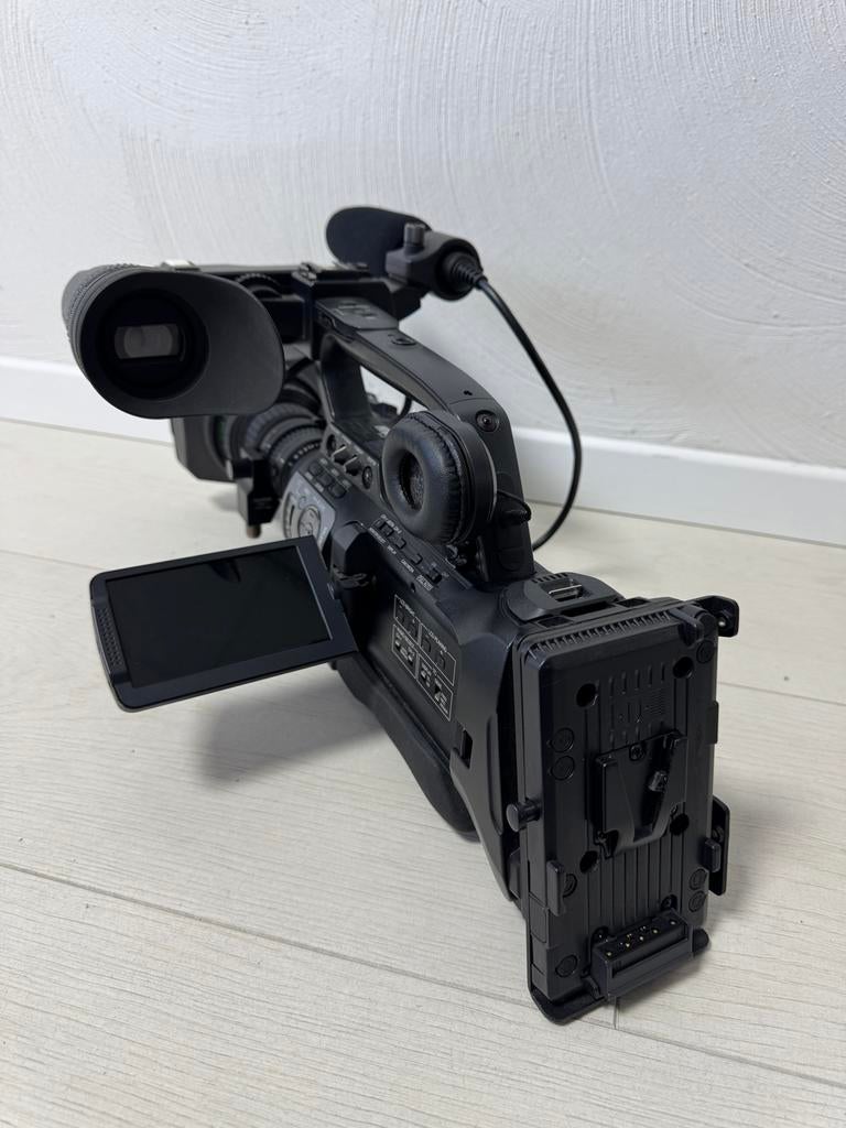 JVC GY-HM700 + Fujinon 16x Lens – Broadcast Camera – €750, Audio, Tv en Foto, Videocamera's Digitaal, Ophalen, JVC, Overige soorten